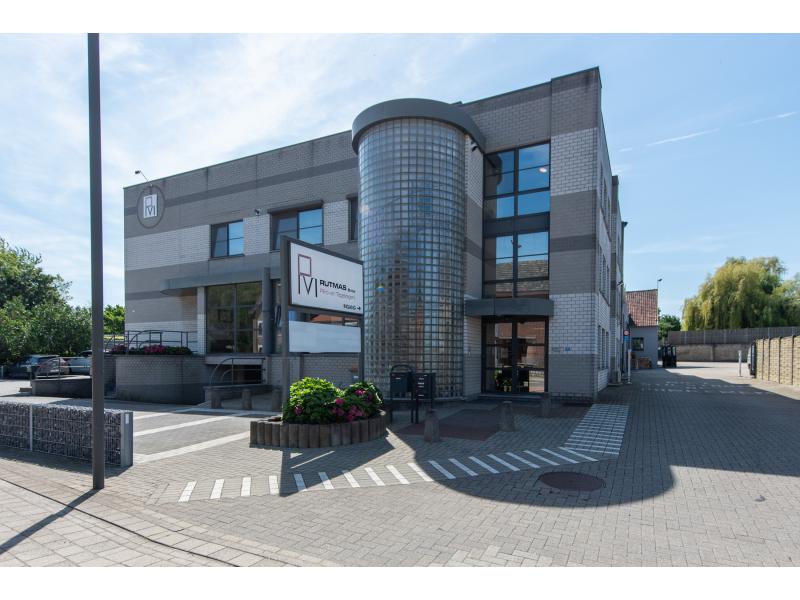 Bedrijfsgebouw met hallen van 760m2 met open loods! foto 12