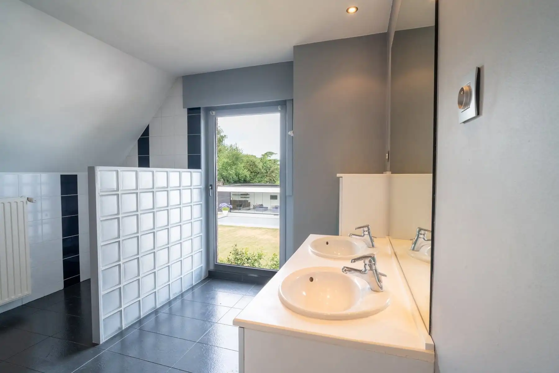 Knappe villa met zuidgerichte tuin, zwembad en poolhouse foto 27
