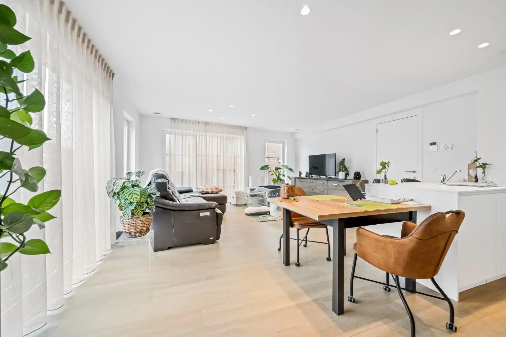 Prachtig hoekappartement met ondergrondse staanplaats foto 3