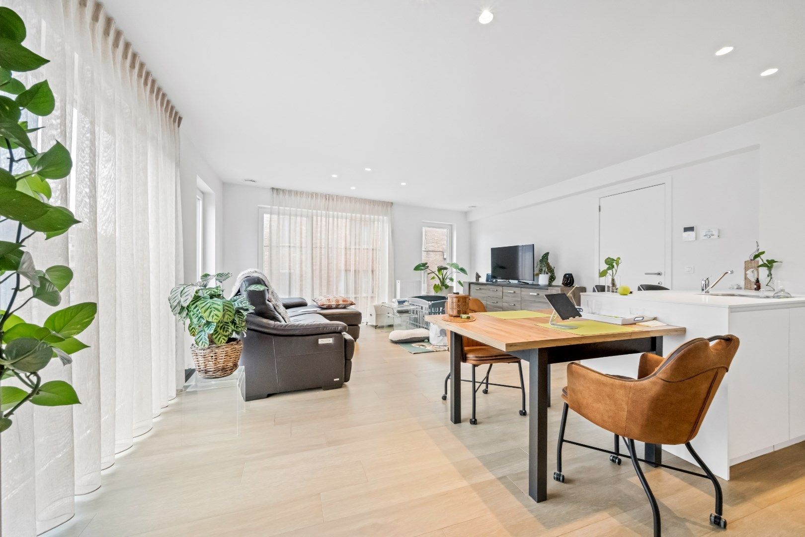 Prachtig hoekappartement met ondergrondse staanplaats foto 3