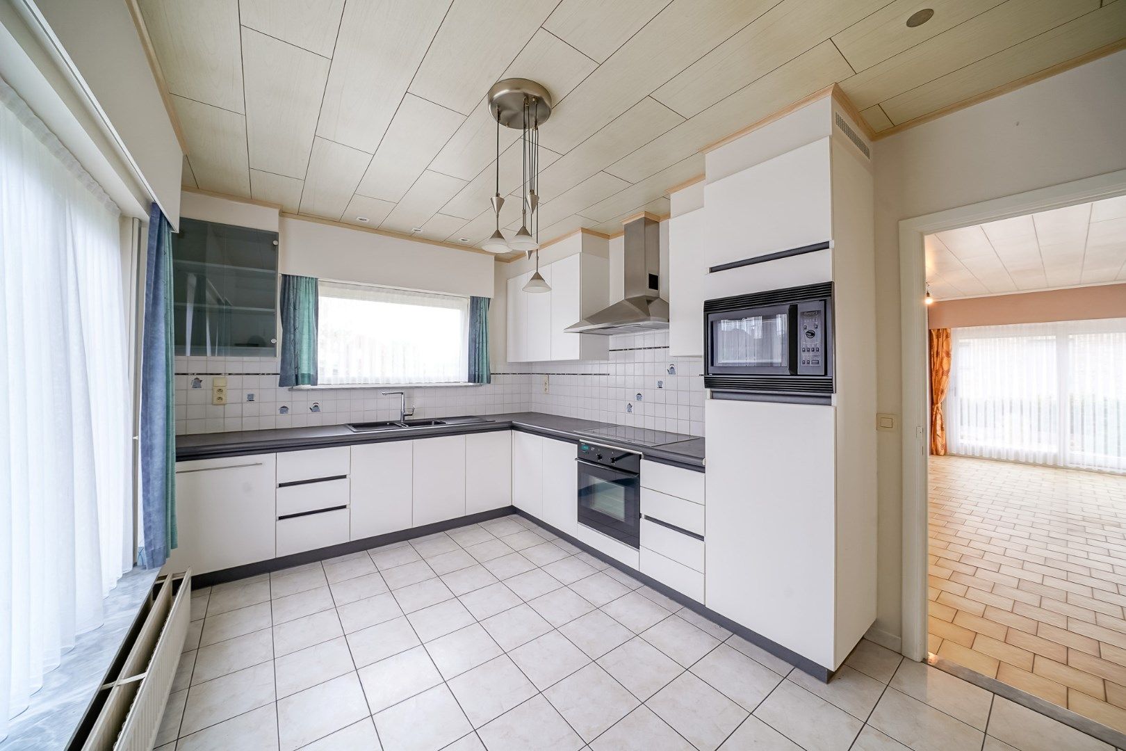 Goed gelegen bungalow met 3 slaapkamers, garage en tuin in Westkerke foto 4