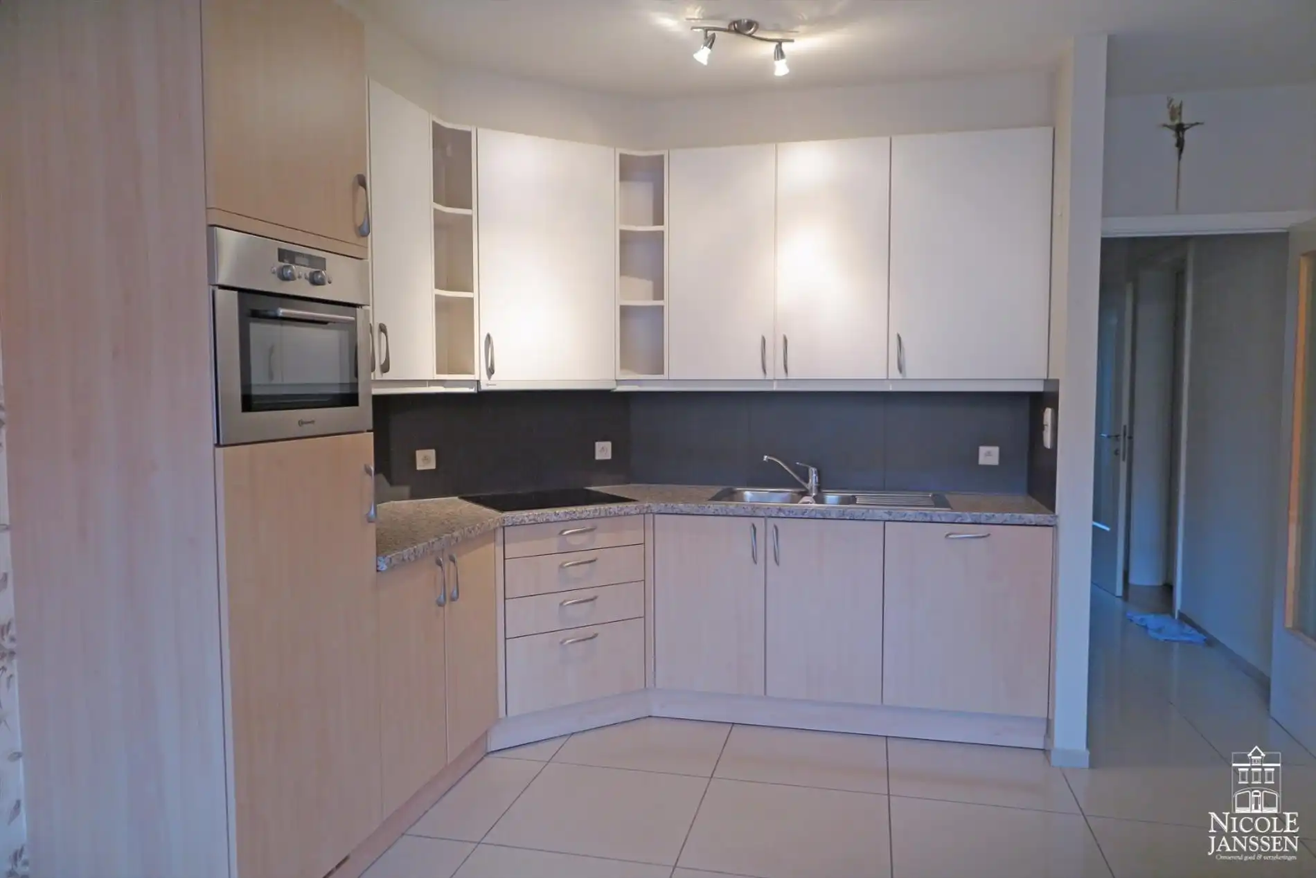 Mooi instapklaar appartement in het centrum van Maaseik foto 2