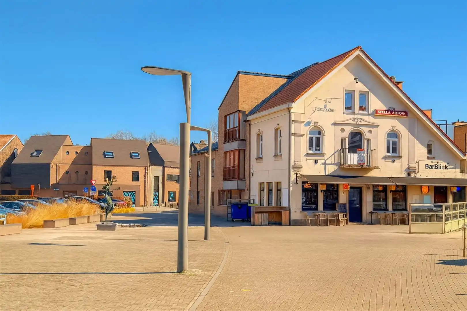 Uniek kantoorgebouw met duplex appartement te koop foto 3