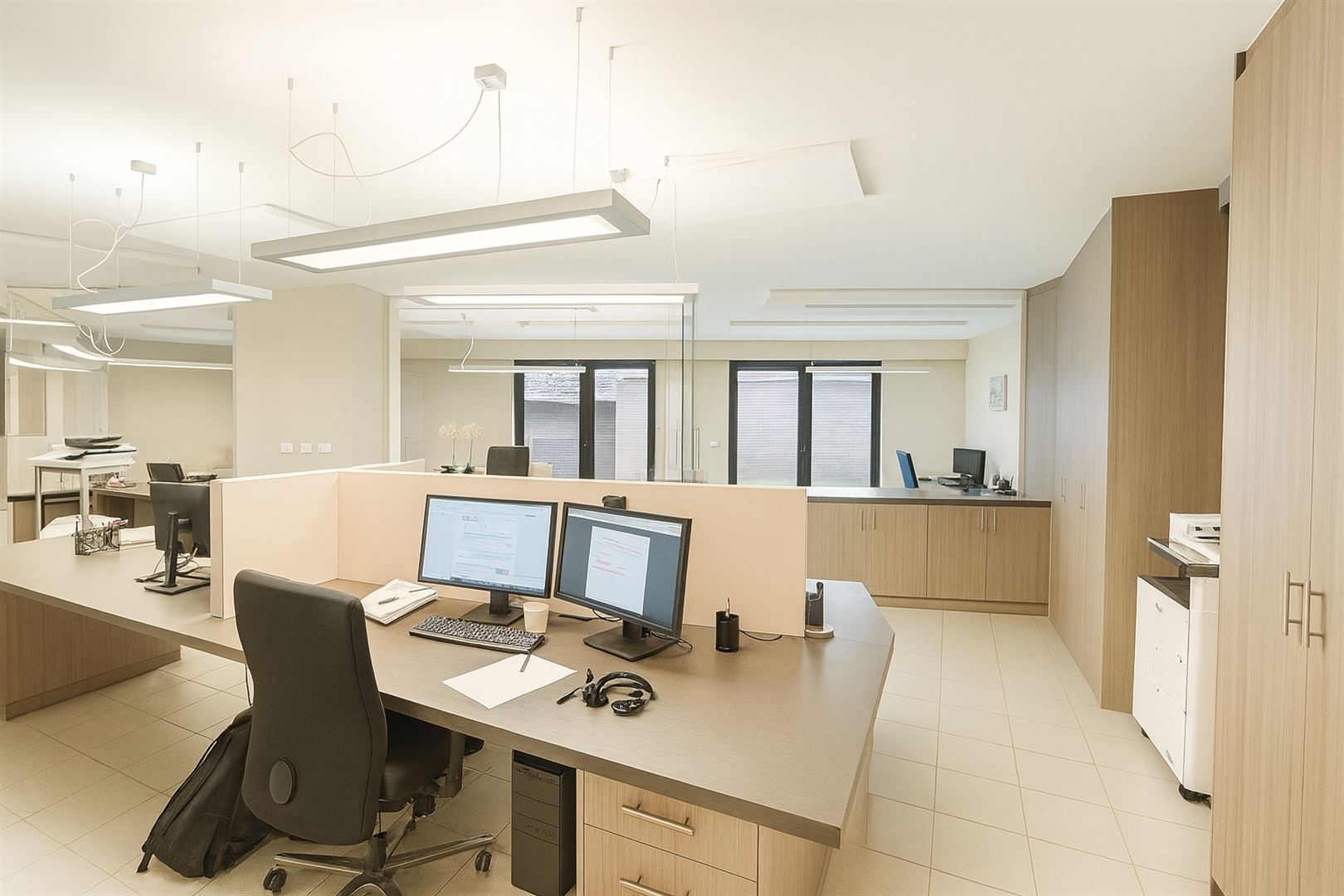 Uniek kantoorgebouw met duplex appartement te koop foto 3