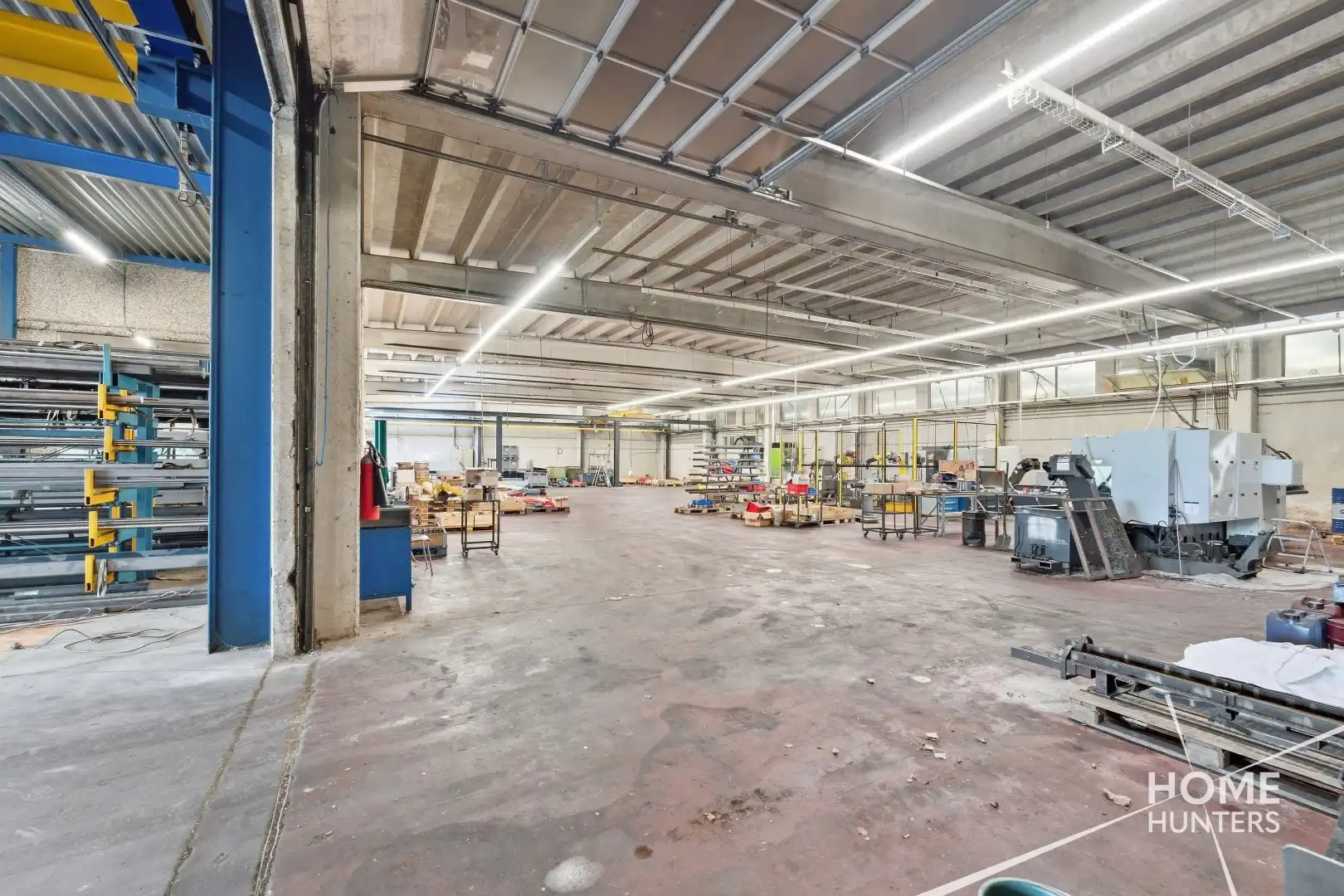 UITZONDERLIJK BEDRIJFSGEBOUW MET 2.268 M² LOODSRUIMTE EN 528 M² KANTOREN IN IEPER foto 20