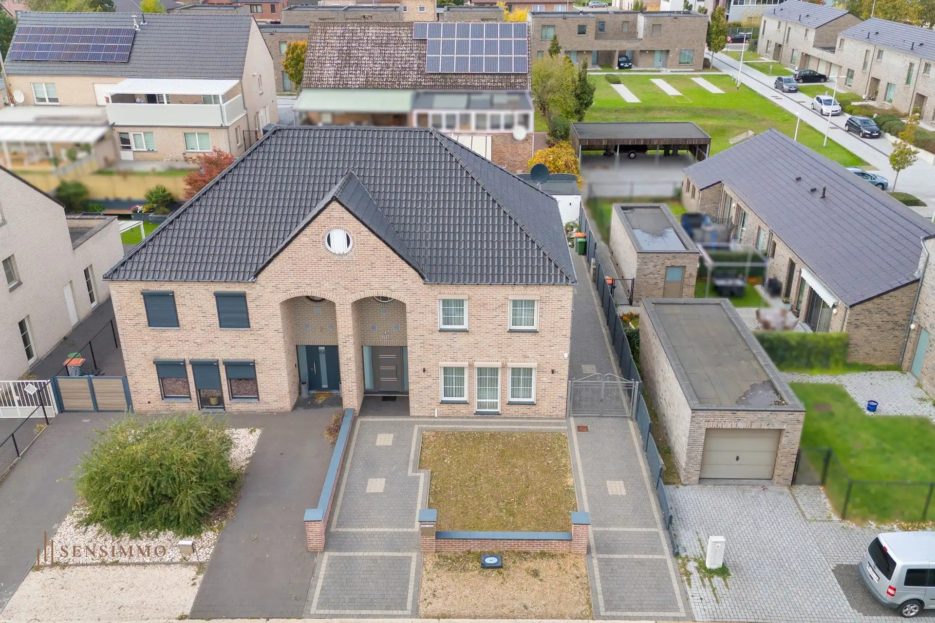 PURE ELEGANTIE, LUXUEUZE AFWERKING & EXCLUSIEF WOONCOMFORT IN EEN INSTAPKLARE DROOMWONING – EPC B! foto {{pictureIndex}}