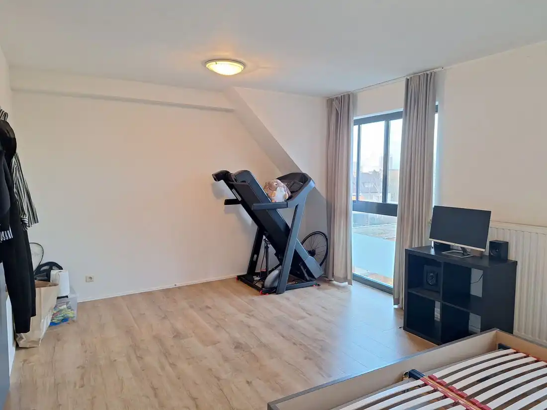 Instapklaar appartement met terras en autostandplaats in hartje Beringen foto 9