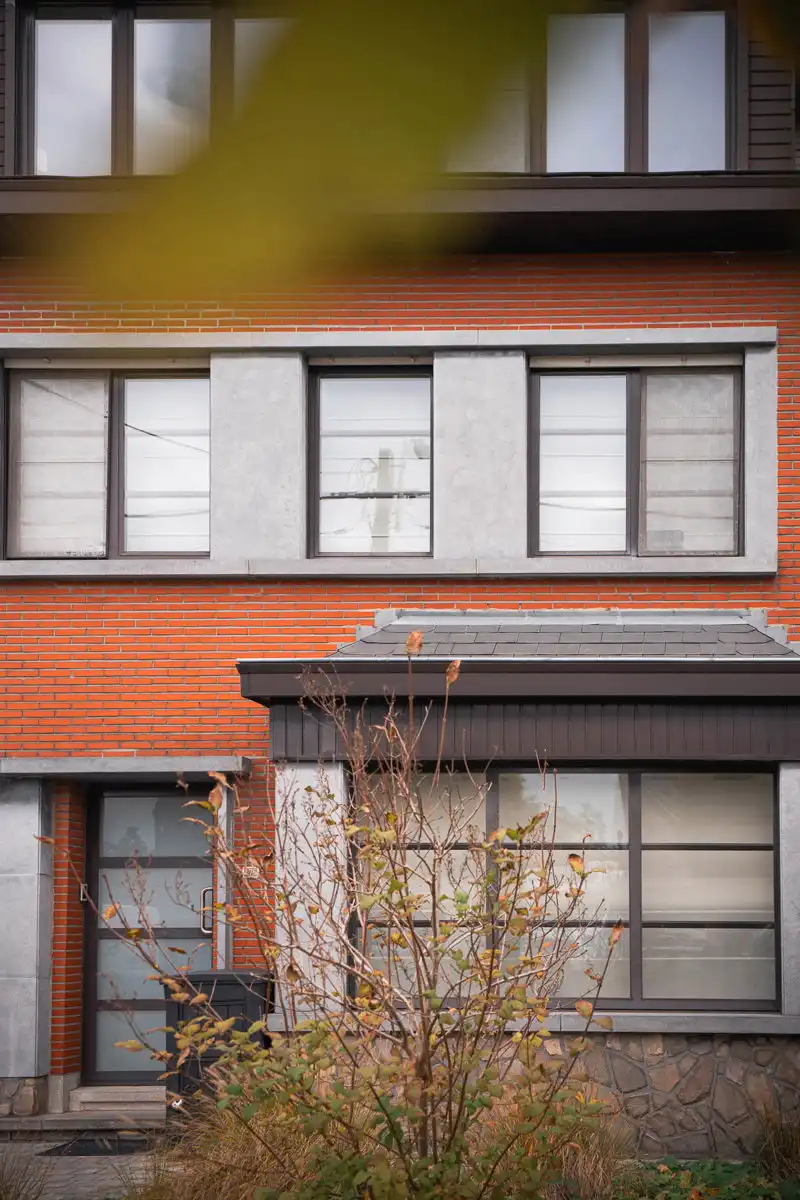 Ruime gezinswoning met 4 slaapkamers en bureau op toplocatie foto 2