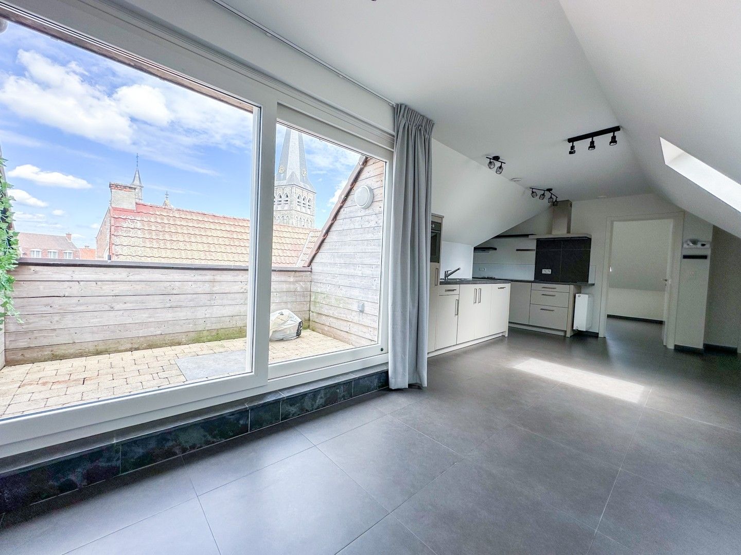 Instapklaar 2-slaapkamerappartement in het centrum van Zomergem foto 5
