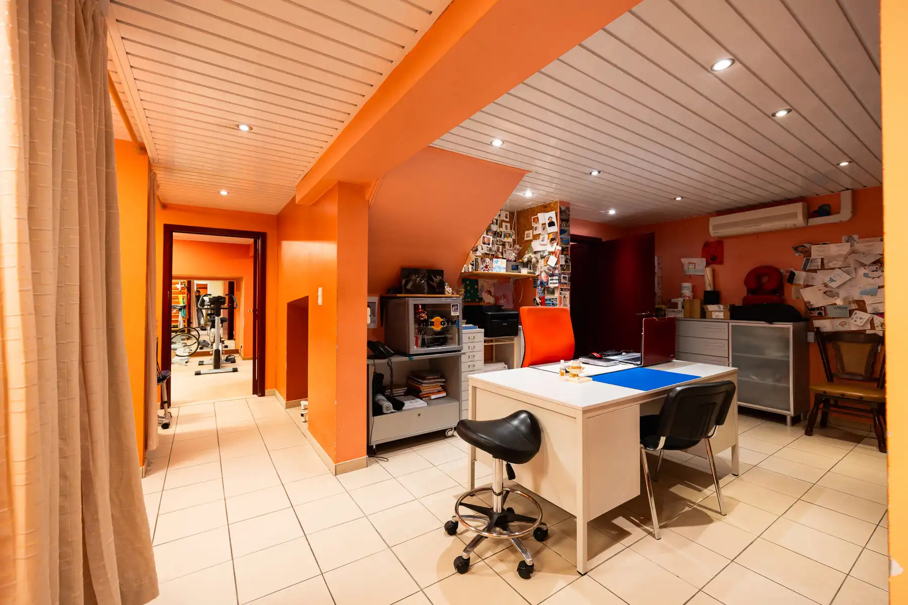 Statige villa met uitzonderlijk veel ruimte en potentieel  foto 25