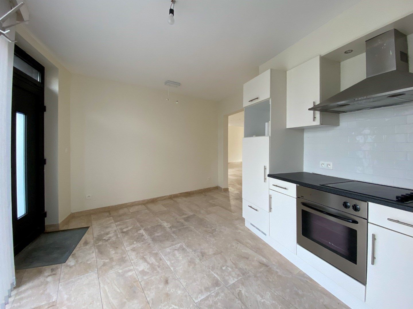 Ruim gelijkvloersappartement met 2 slaapkamers en garage. foto 8