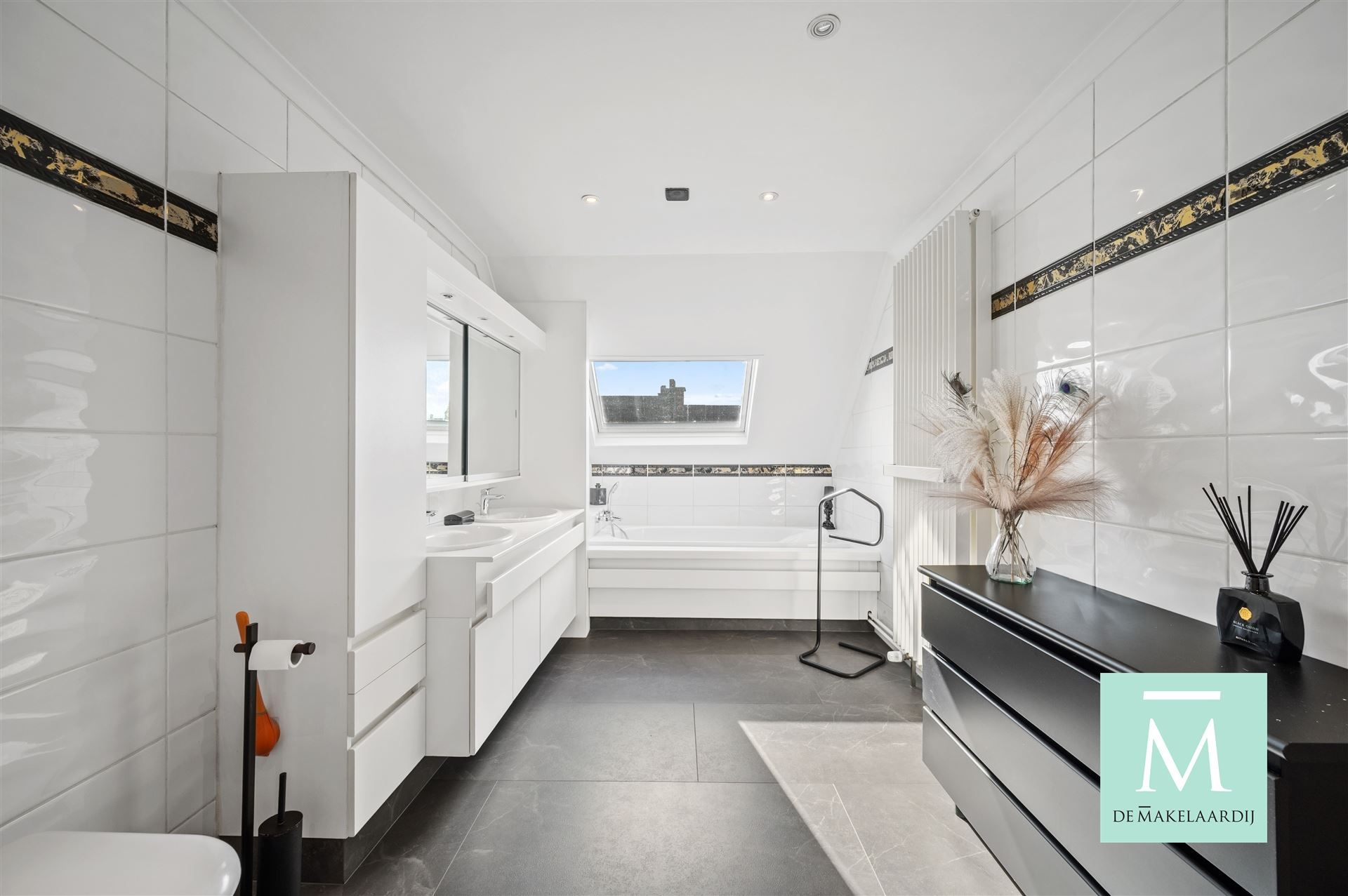 Prachtige handelswoning met overdekte garage nabij de vaart te Mechelen foto 24