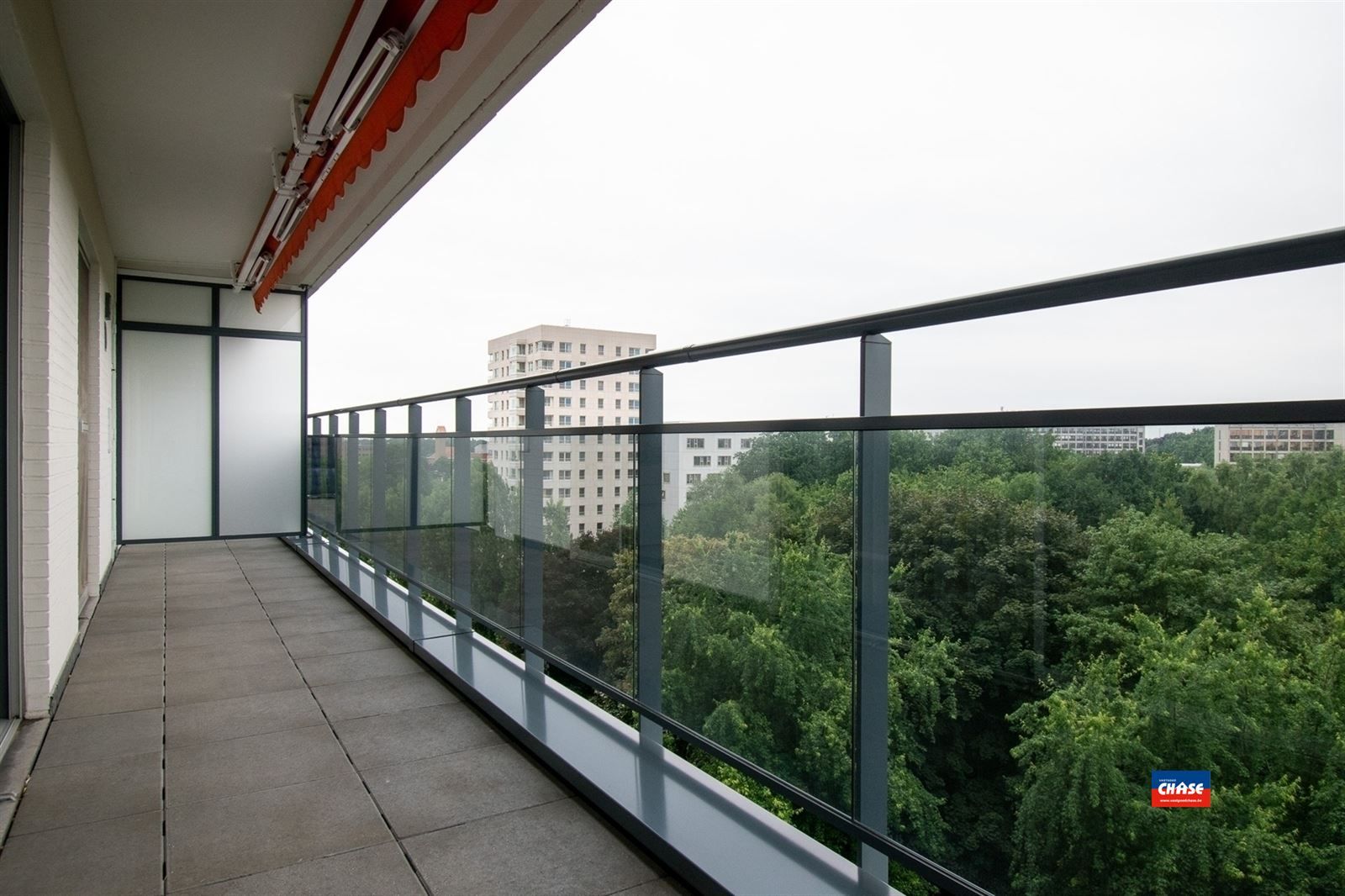 Ruim appartement met 2 slaapkamers & groot terras foto 11