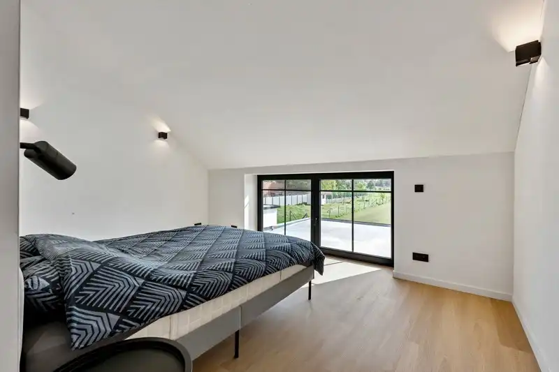 Volledig gerenoveerd landhuis gelegen op 34are foto 29