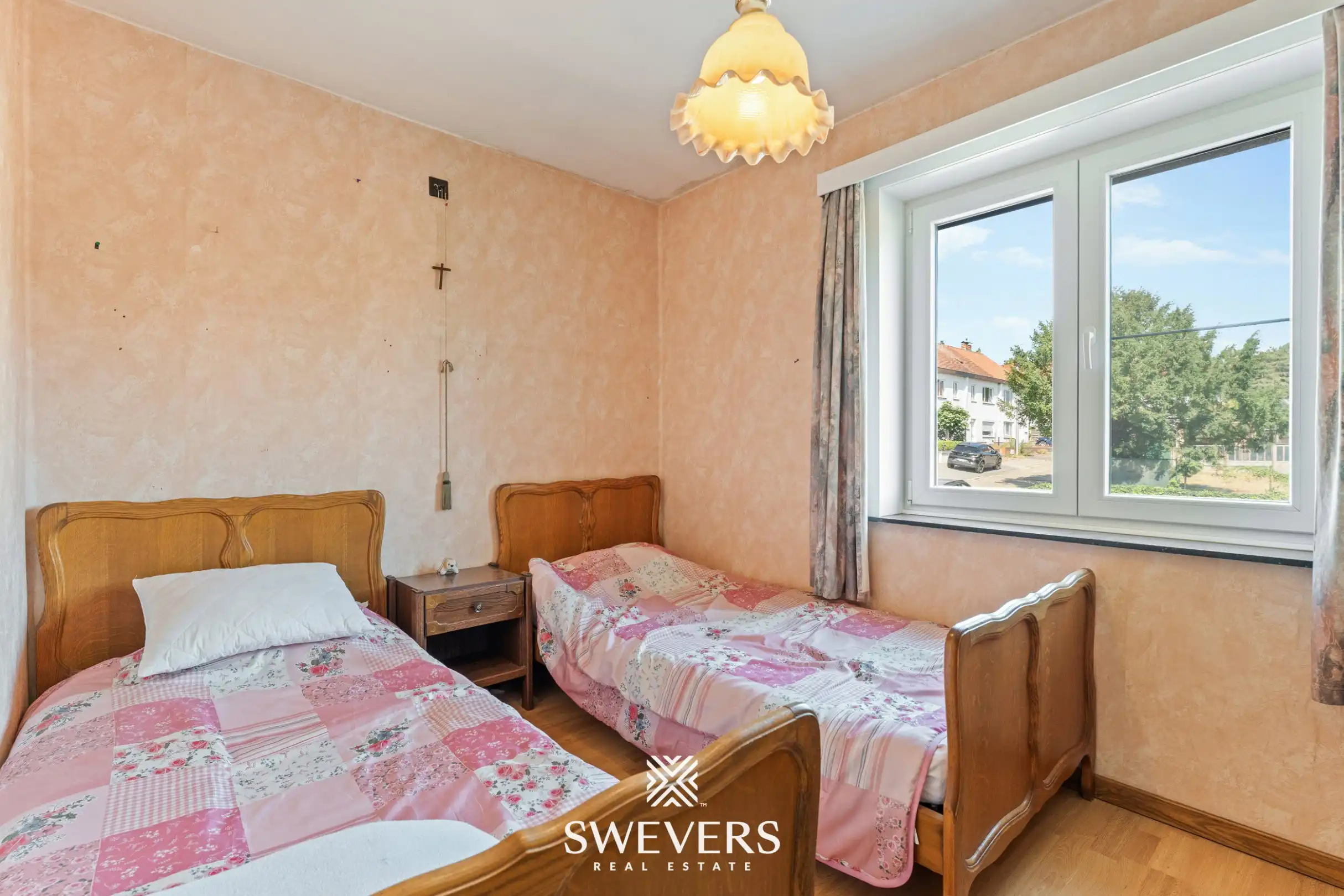 Uitstekend gelegen woning met 4 slaapkamers en mooie tuin foto 19