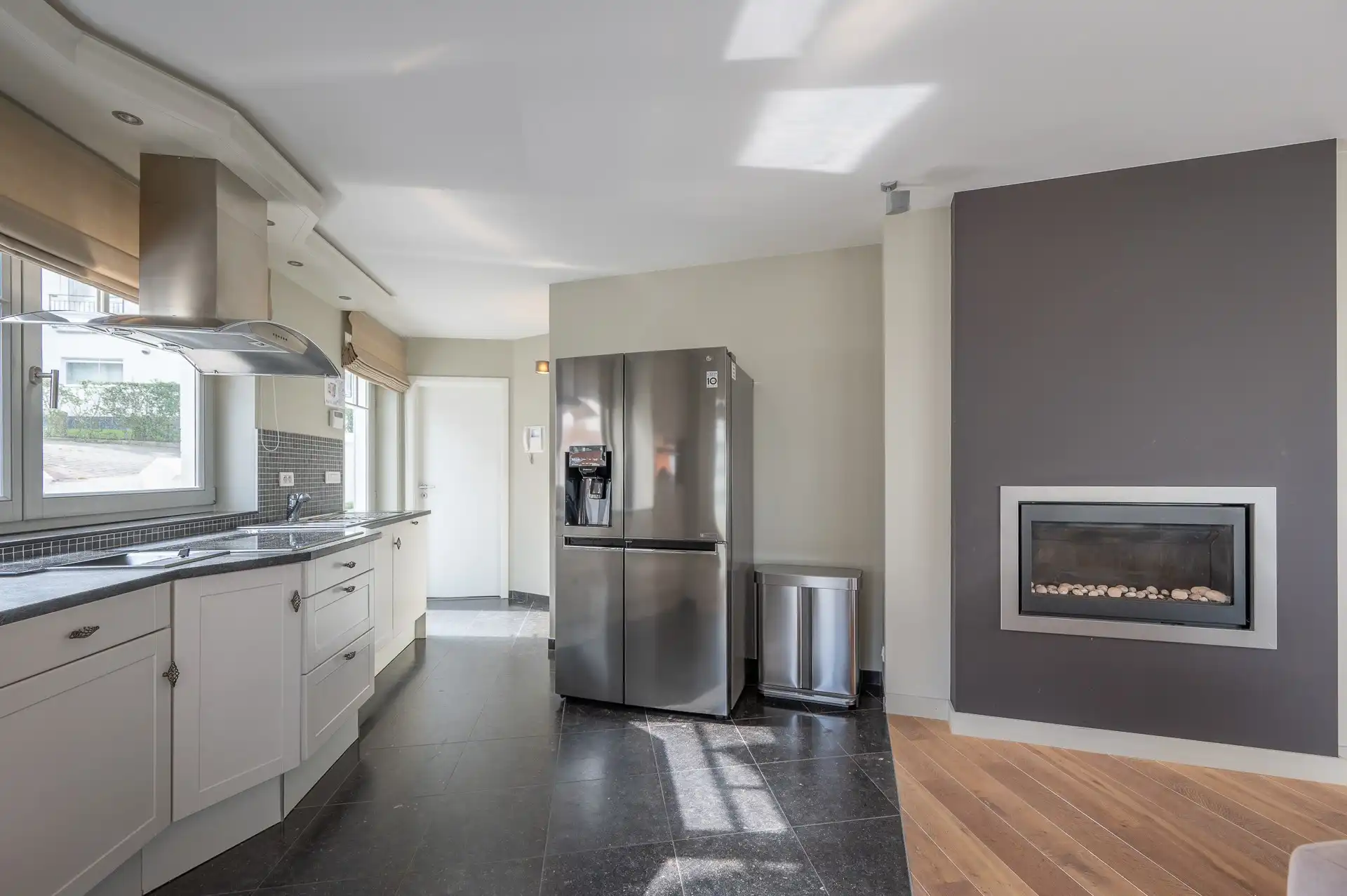 Gemeubeld: ruim appartement met 3 slaapkamers! foto 3