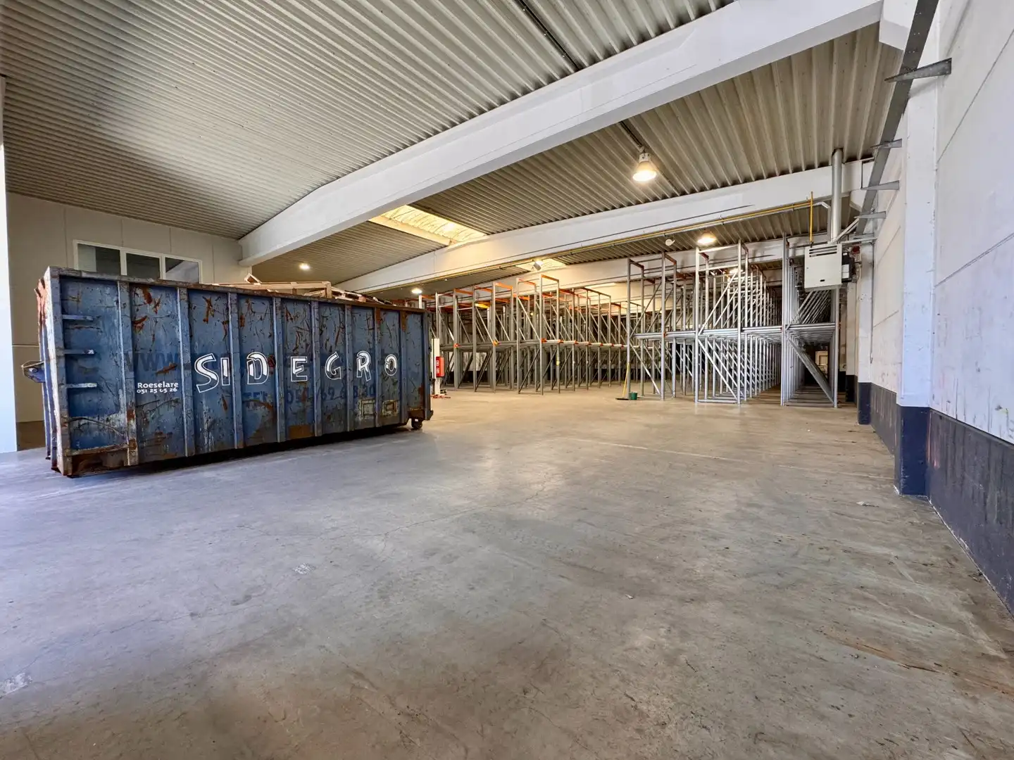Magazijnruimte met kantoor te huur op 3 min. van de E403 foto 6