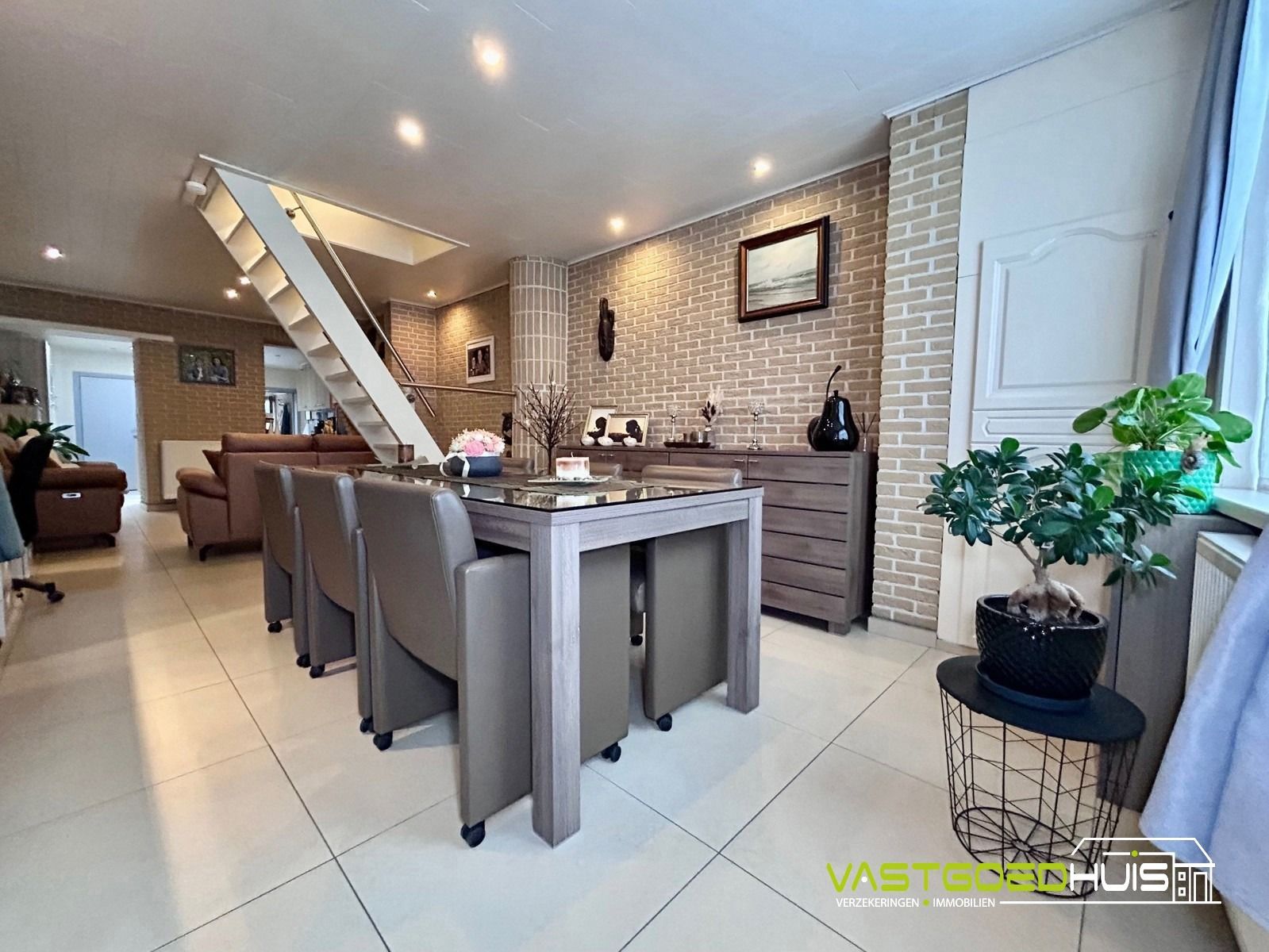 Instapklare gezinswoning met 3 slpks en aangelegde tuin foto 5