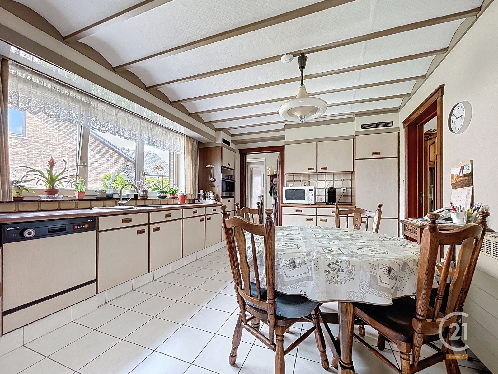 Degelijke en onderhouden gelijkvloerse woning met werkhuis foto 14