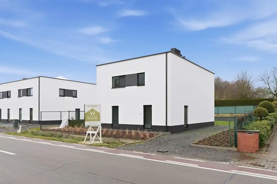 KNAPPE NIEUWBOUWWONING IN MODERNE STIJL foto 3