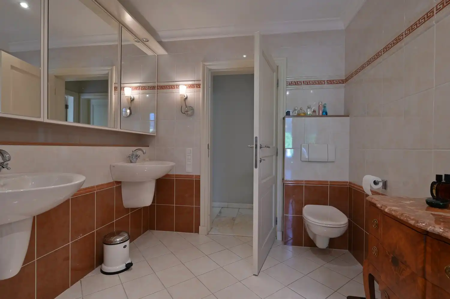 Exclusief afgewerkte villa met parktuin en zwembad, rustig gelegen in villawijk aan bosrand Hoge Kempen foto 17