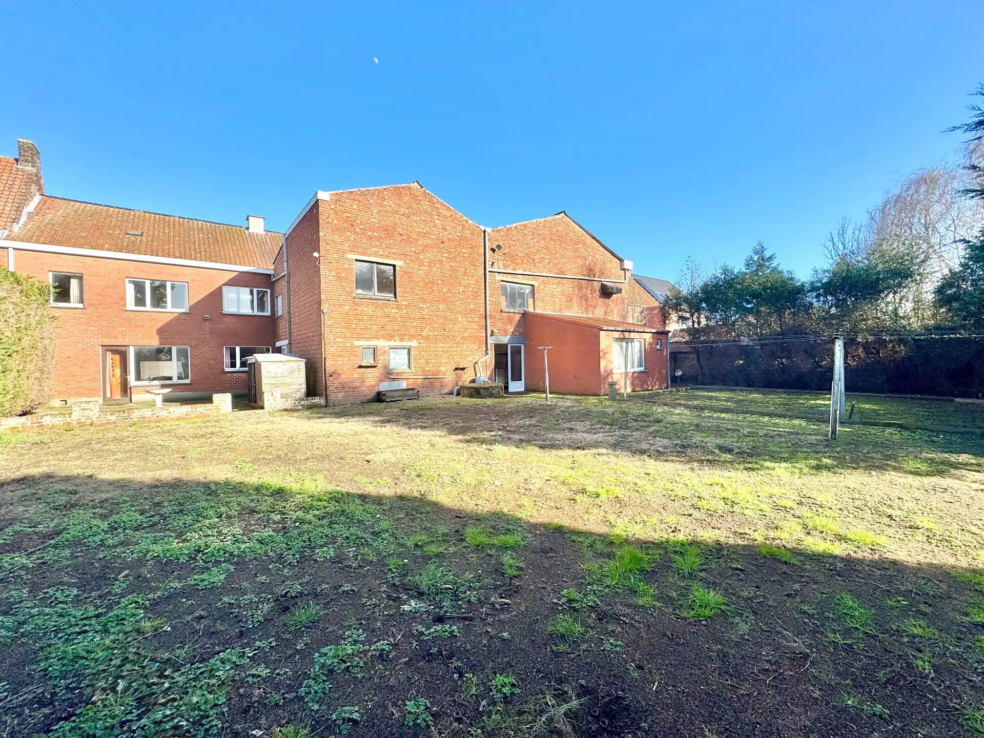 MAGAZIJN MET TWEEWOONST - 1.052 M² foto 2