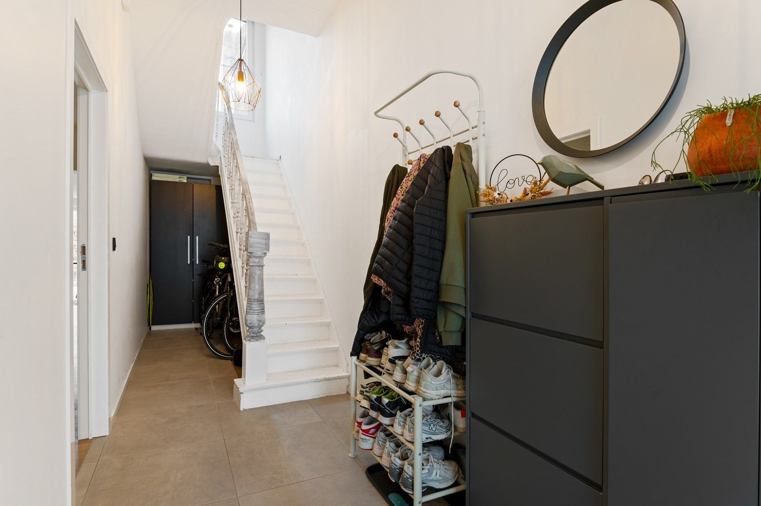 Instapklare, volledig gerenoveerde woning met uitstekende ligging in Schoten foto 10