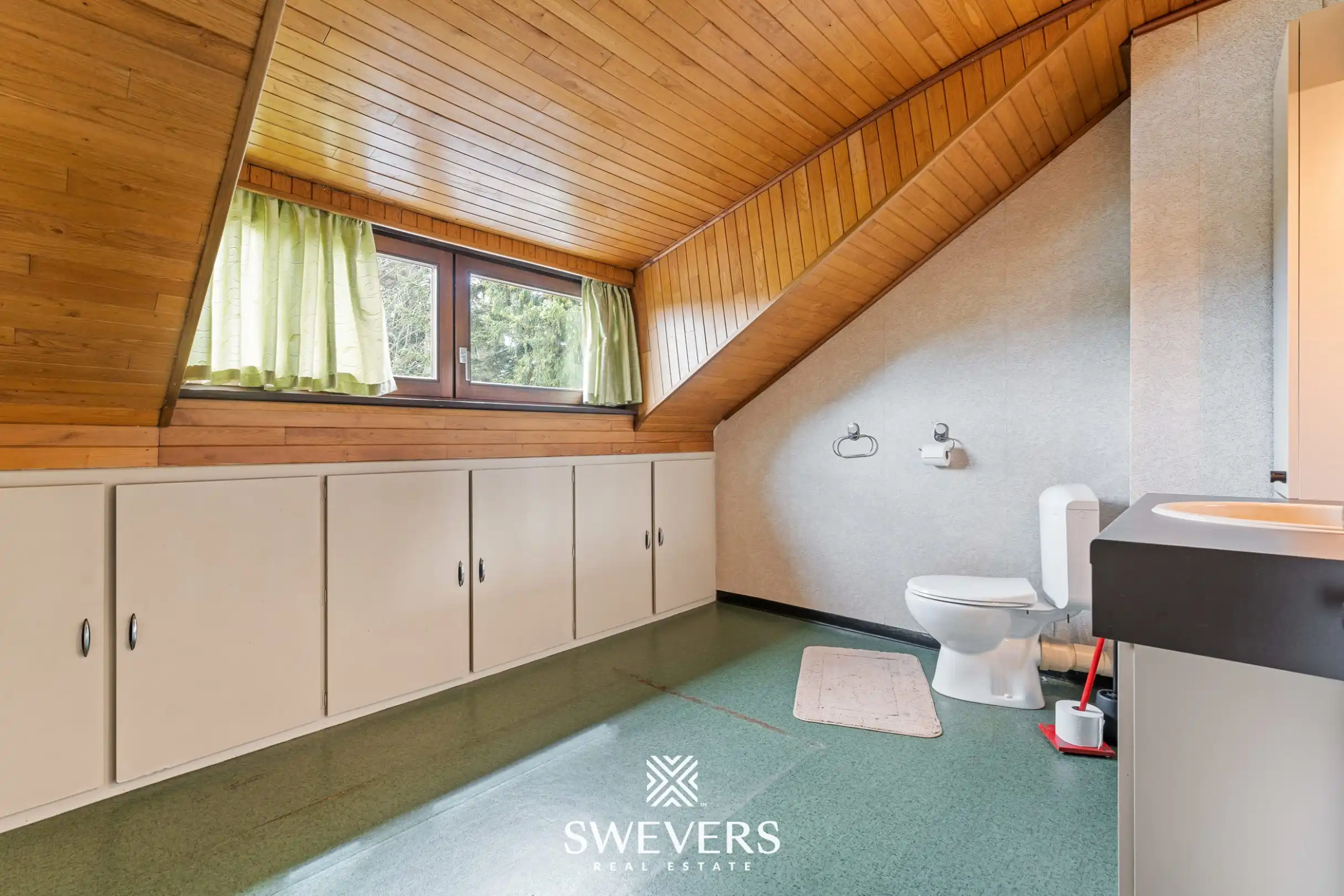 Uitstekend gelegen woning met 4 slaapkamers en mooie tuin foto 25