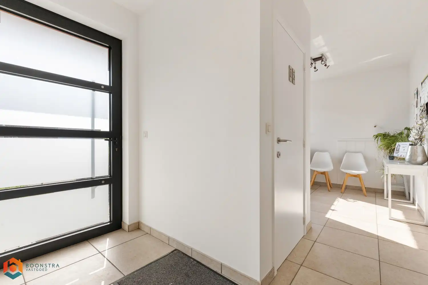 Ruime woning met bureel/polyvalente ruimte voor vrij beroep op 893 m² te Boortmeerbeek foto 2