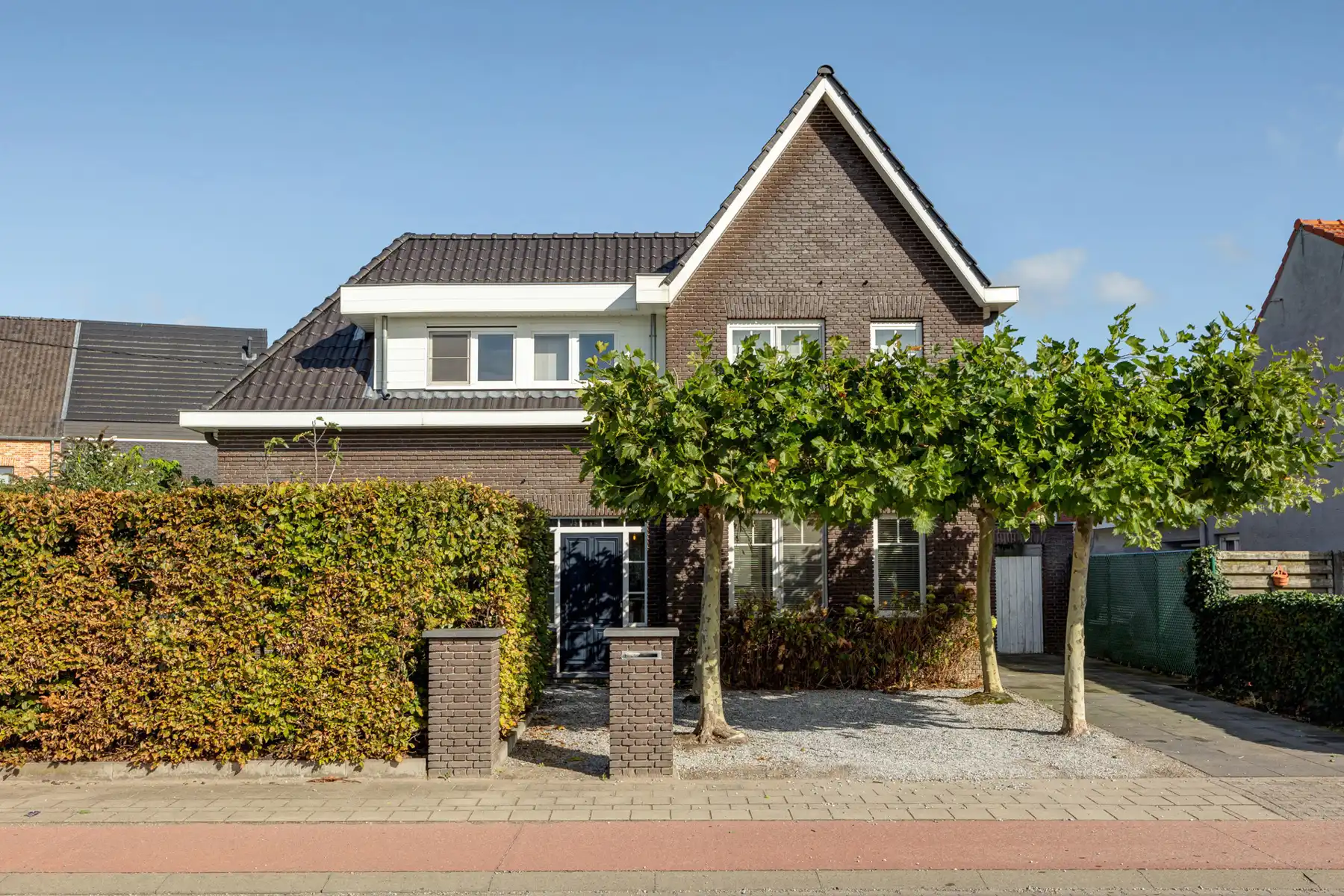 Volledig gerenoveerde woning met 4 slpks en gezellige tuin foto {{pictureIndex}}