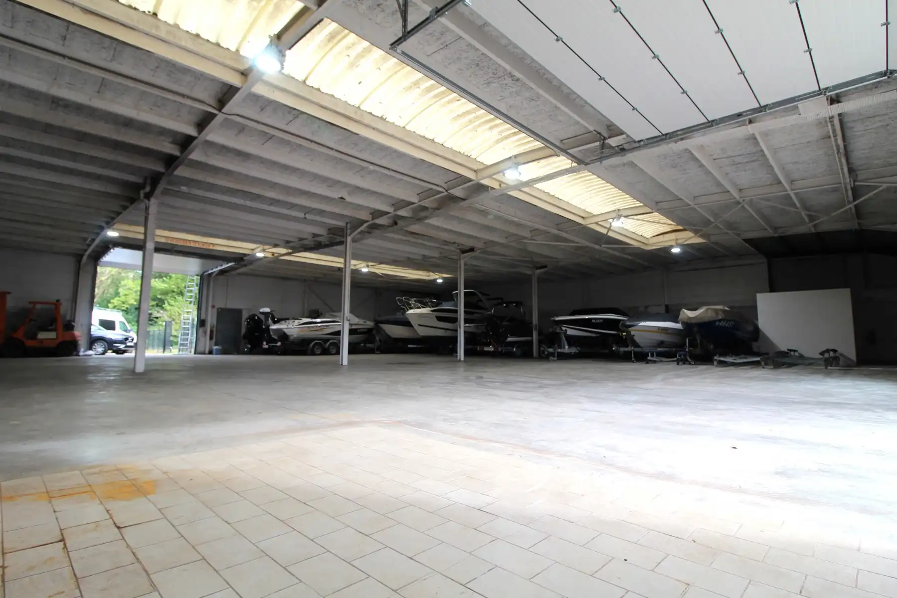 Magazijn / opslagloods rustig en discreet gelegen te Essen Horendonk foto 4