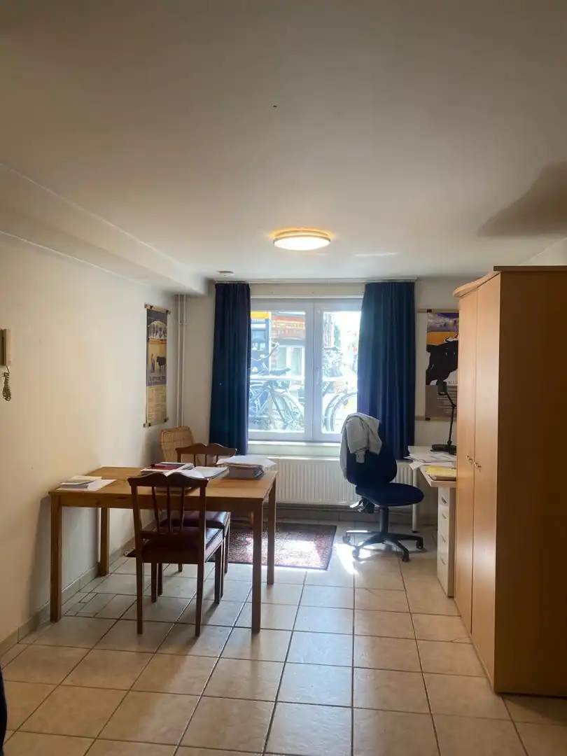 Bemeubelde studentenstudio te huur in hartje Gent foto 2