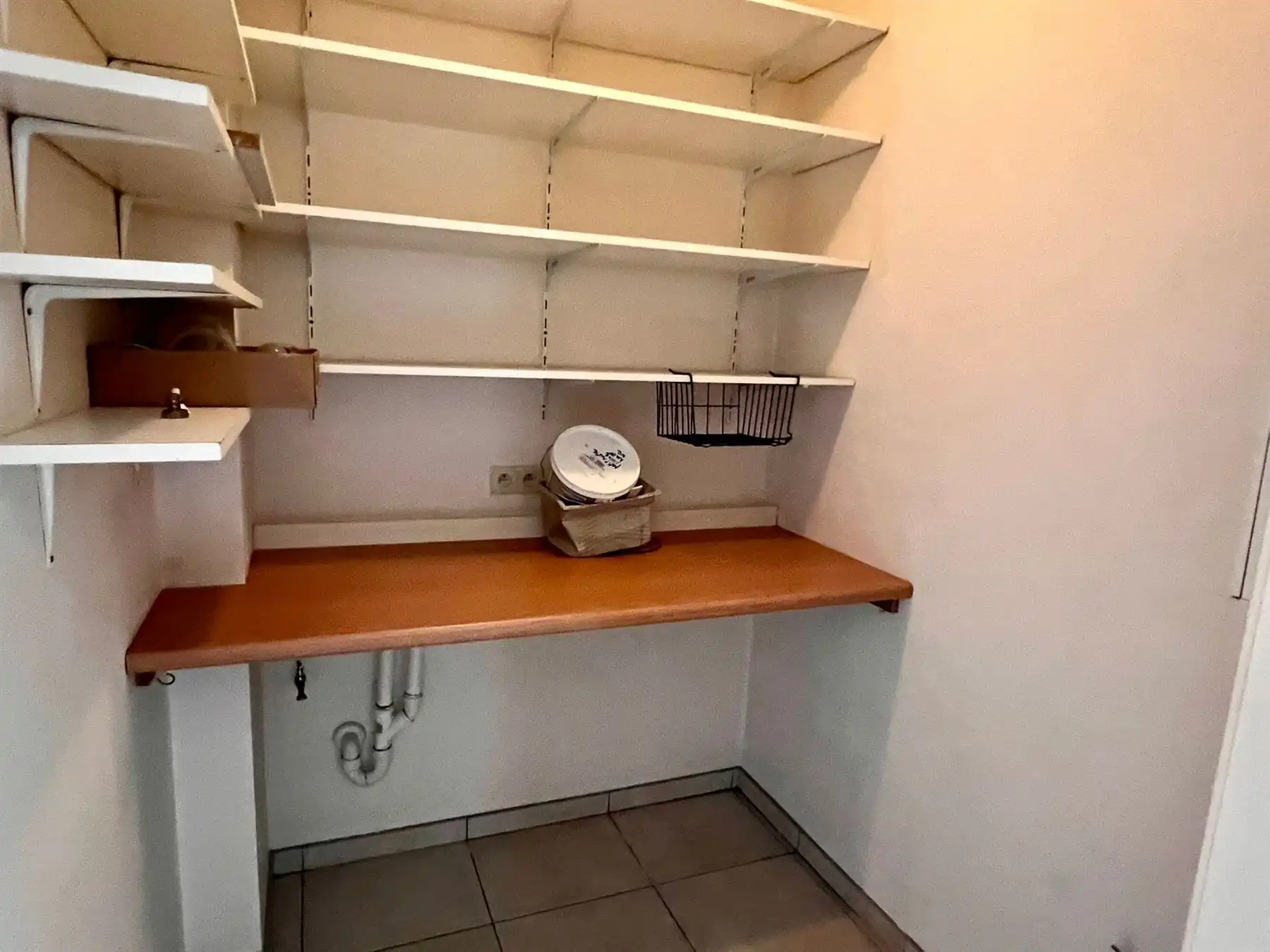 Zeer ruim appartement met 2 slaapkamers, garage en parking foto 9