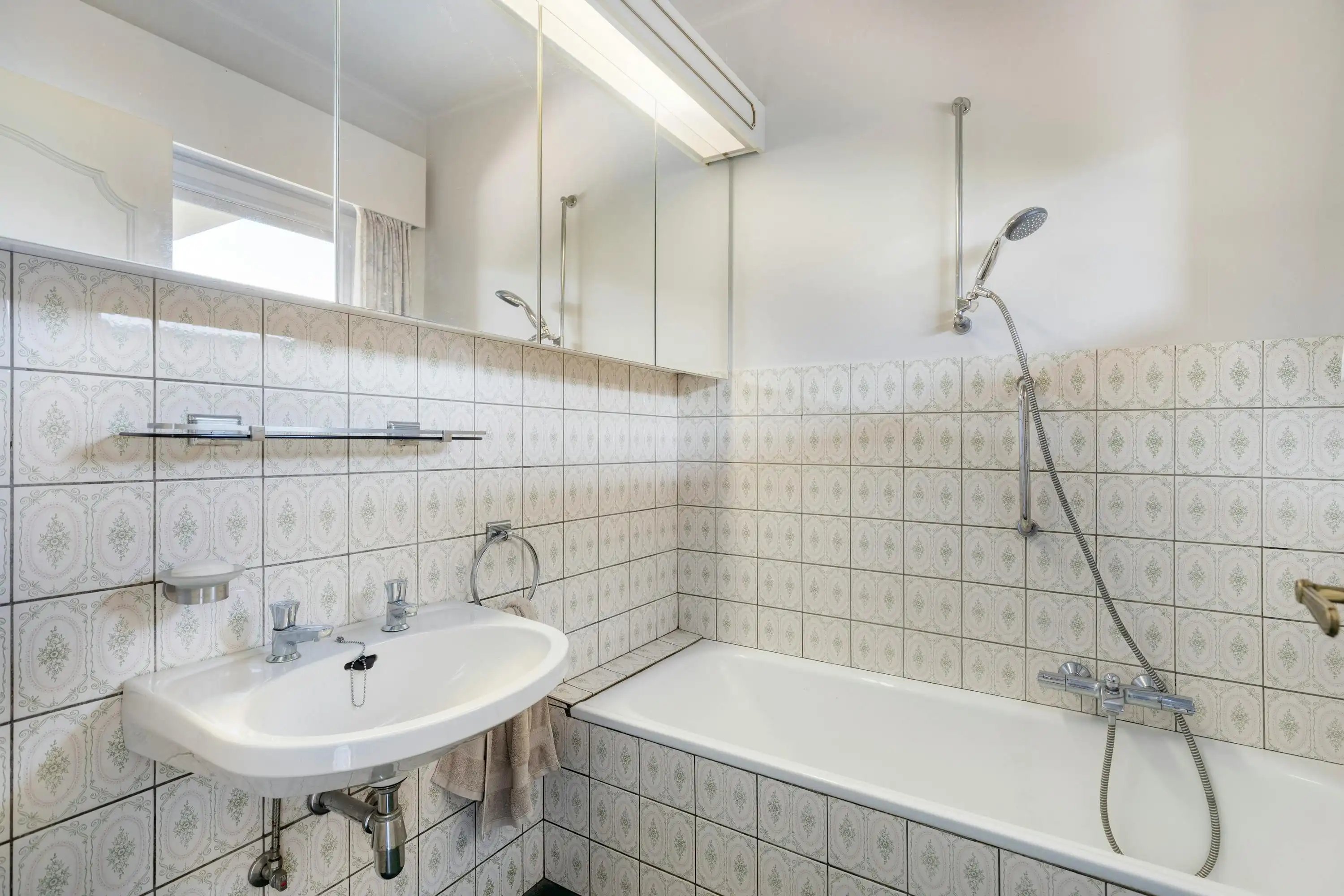 Karaktervolle woning in centrum Aalter met veel potetieel foto 12