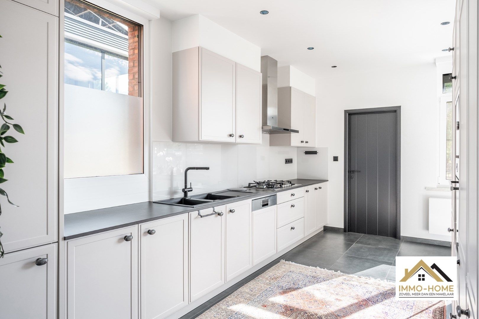 Vrijstaande volledig gerenoveerde woning met riante tuin te Oostakker foto 7