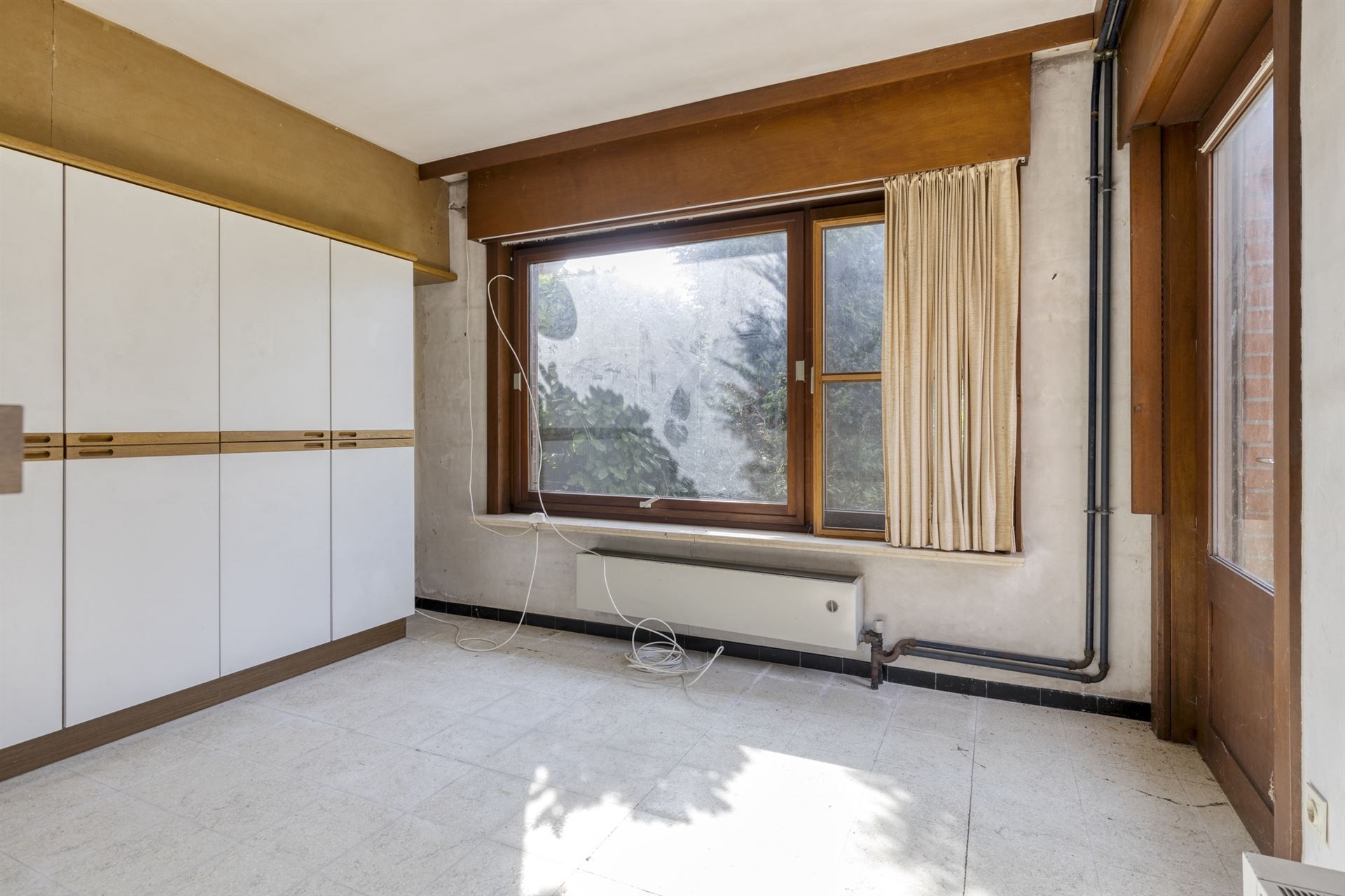 Ruim huis met 4 slaapkamers en grote tuin. foto 7