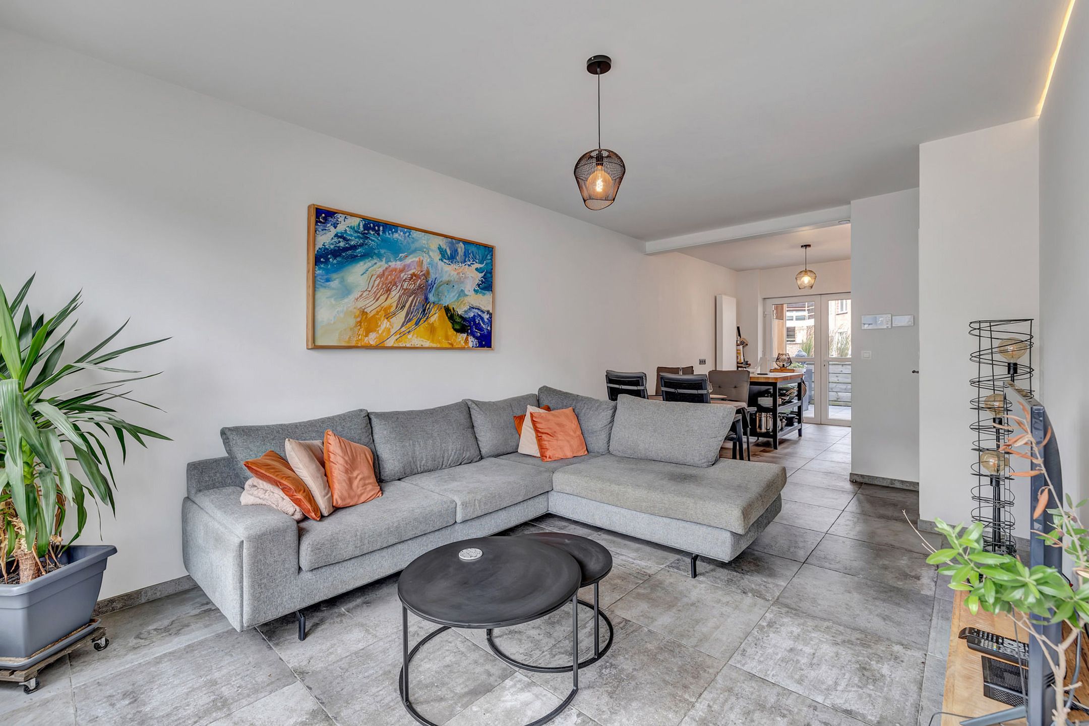 Volledig gerenoveerde bel-etage met ruime garage en terras foto {{pictureIndex}}