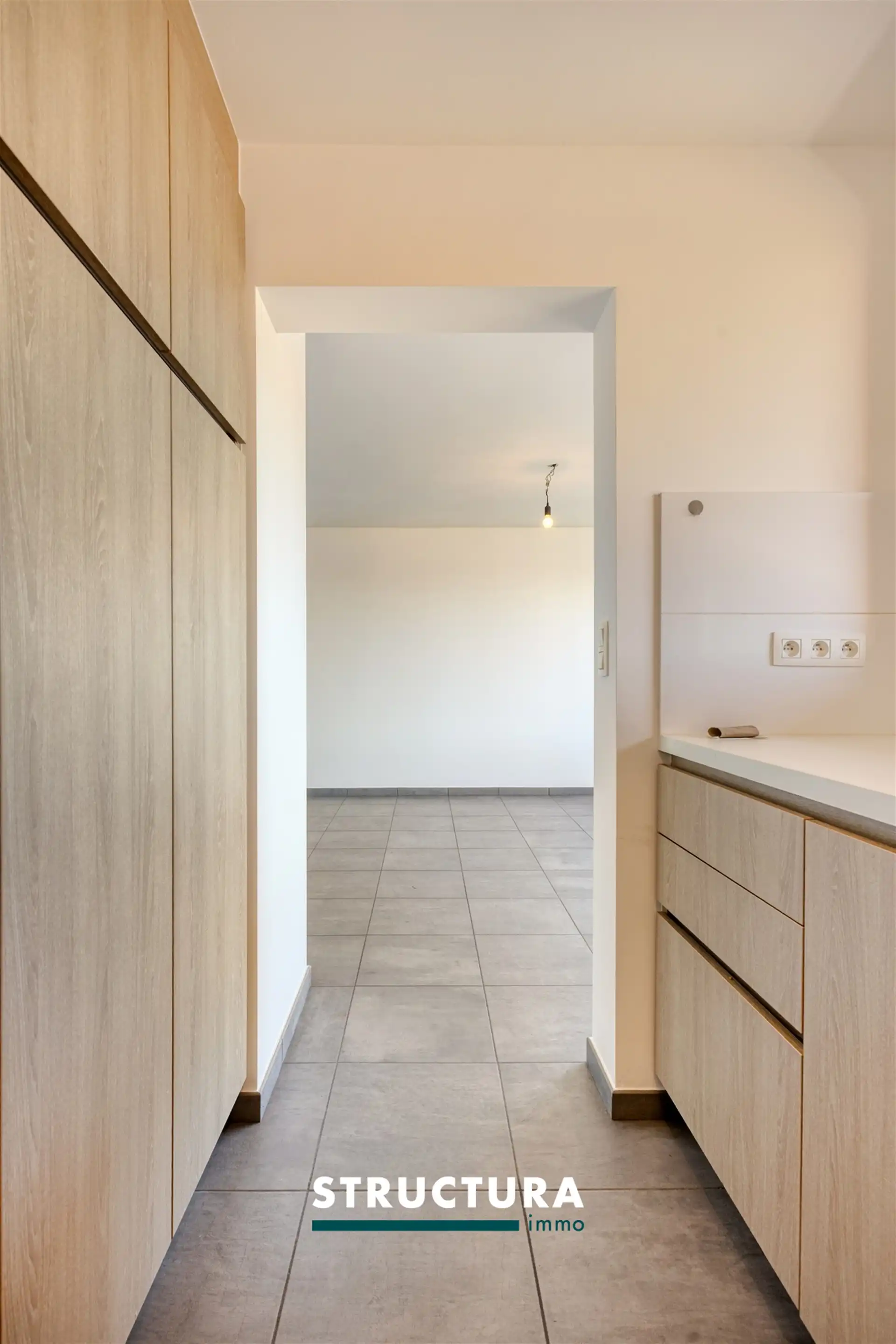 Gerenoveerd appartement op derde verdiep foto 7