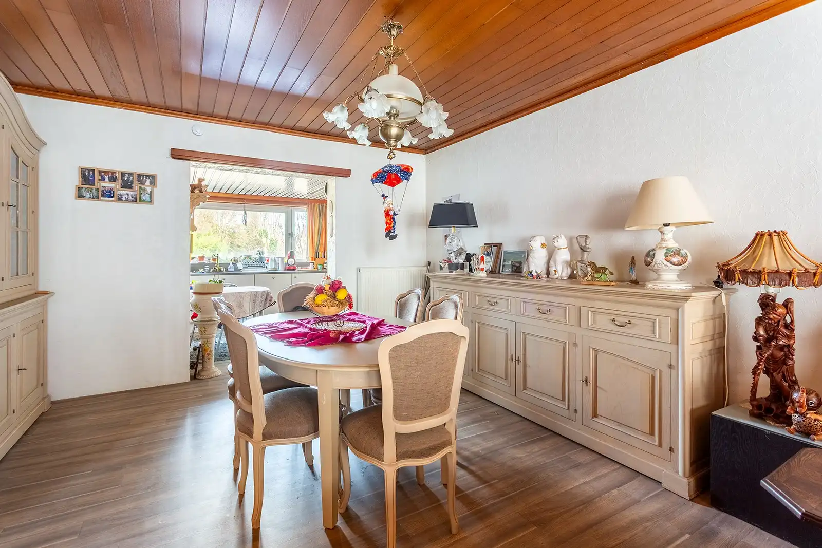 Ruime te renoveren woning met top potentieel en zwembad foto 10