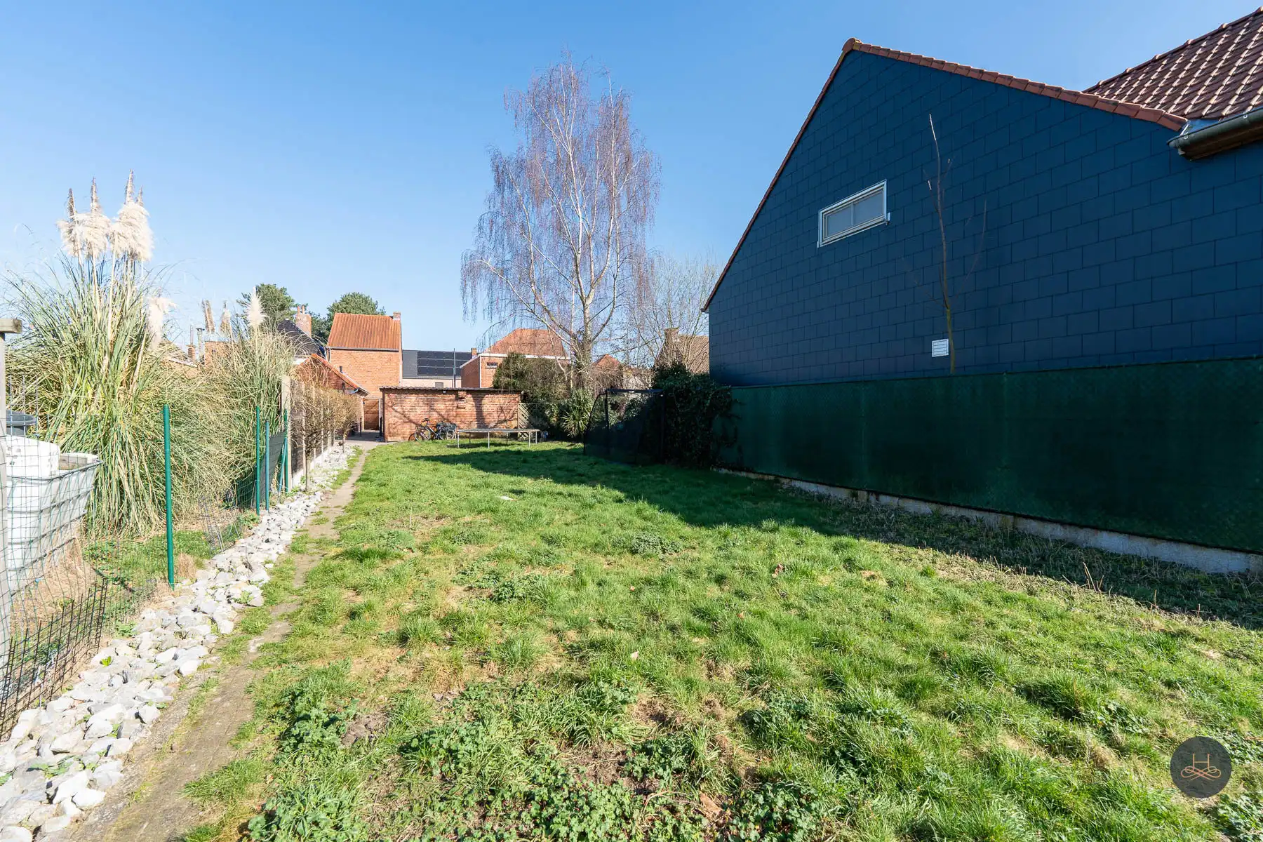 Ruime starterswoning met tuin en dubbele garage foto 28