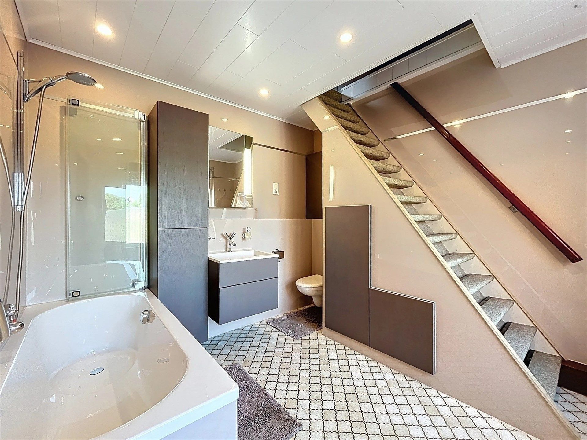 Ruime woning met garage op perceel van 512 m² foto 20