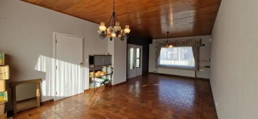 Ruime BUNGALOW open bebouwing,  met 2 slaapkamers, grote zolder, mooie tuin en aparte garage op 9 are 97 ca. foto 10