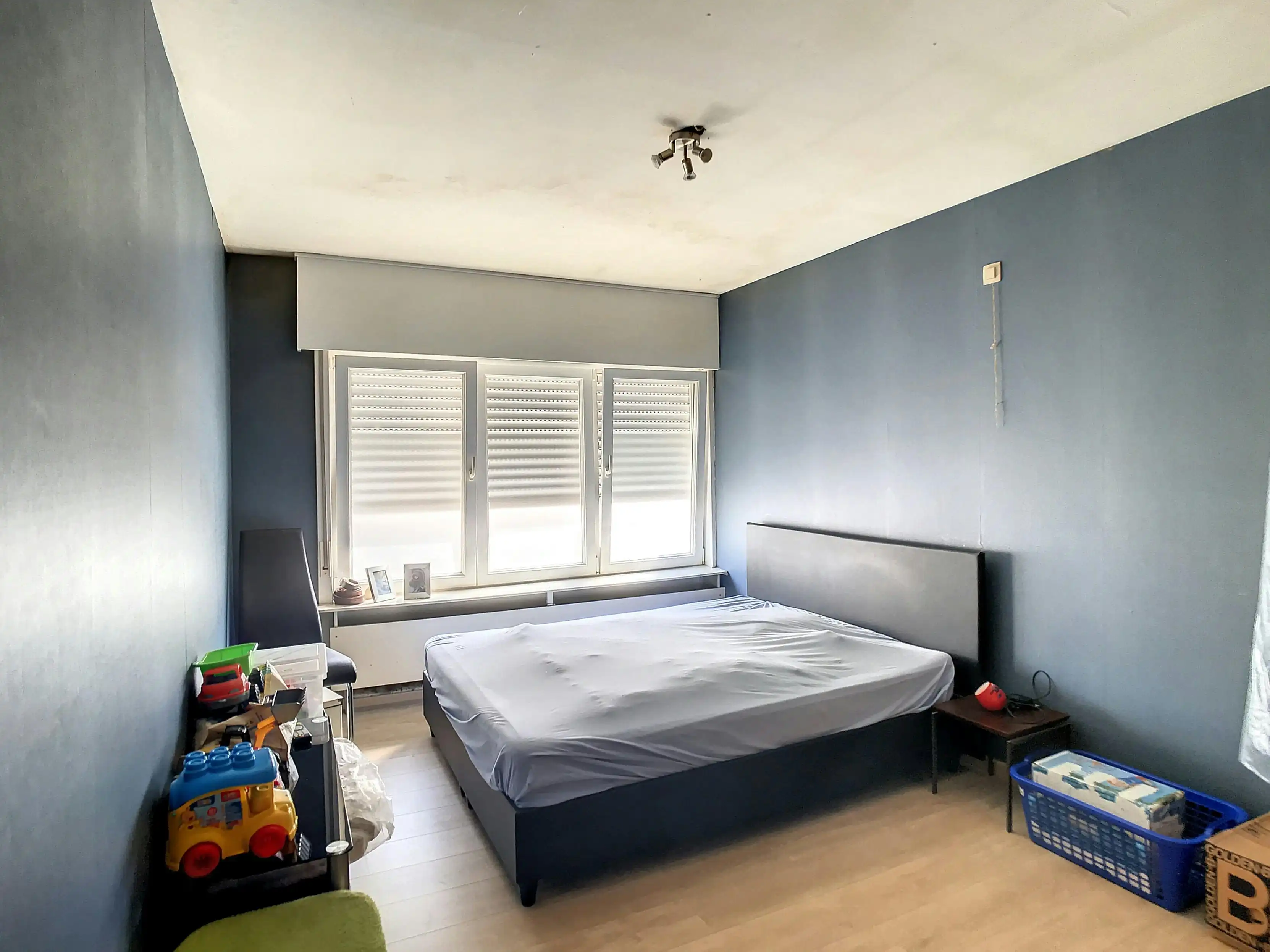 Lichtrijk appartement te koop met 2 slaapkamers en garagebox te Sint-Michiels foto 3