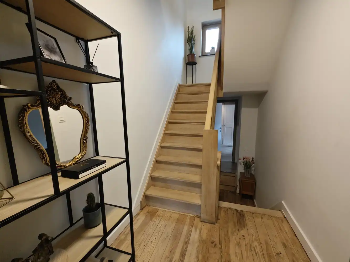 volledig gerenoveerde stadswoning met 4 slpks foto 25