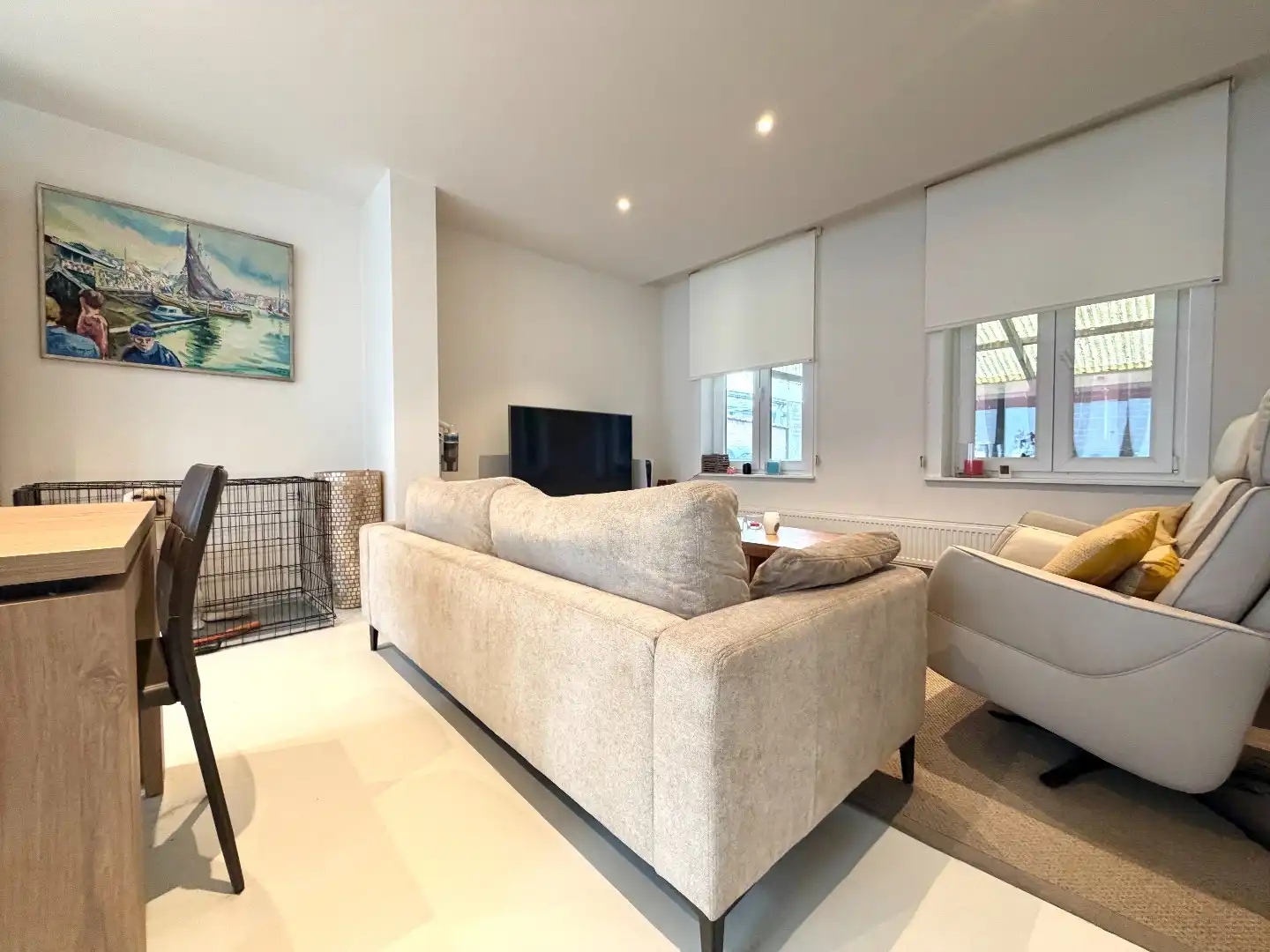 🏡 Te koop in Kooigem – Charmante rijwoning met grote garage & tuin! foto {{pictureIndex}}