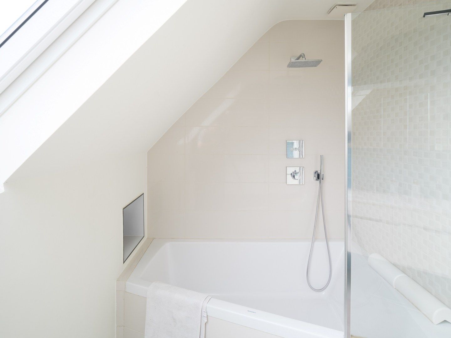 🔑 Instapklaar wonen in het hart van Laarne — stijlvol, ruim en perfect gelegen foto 15