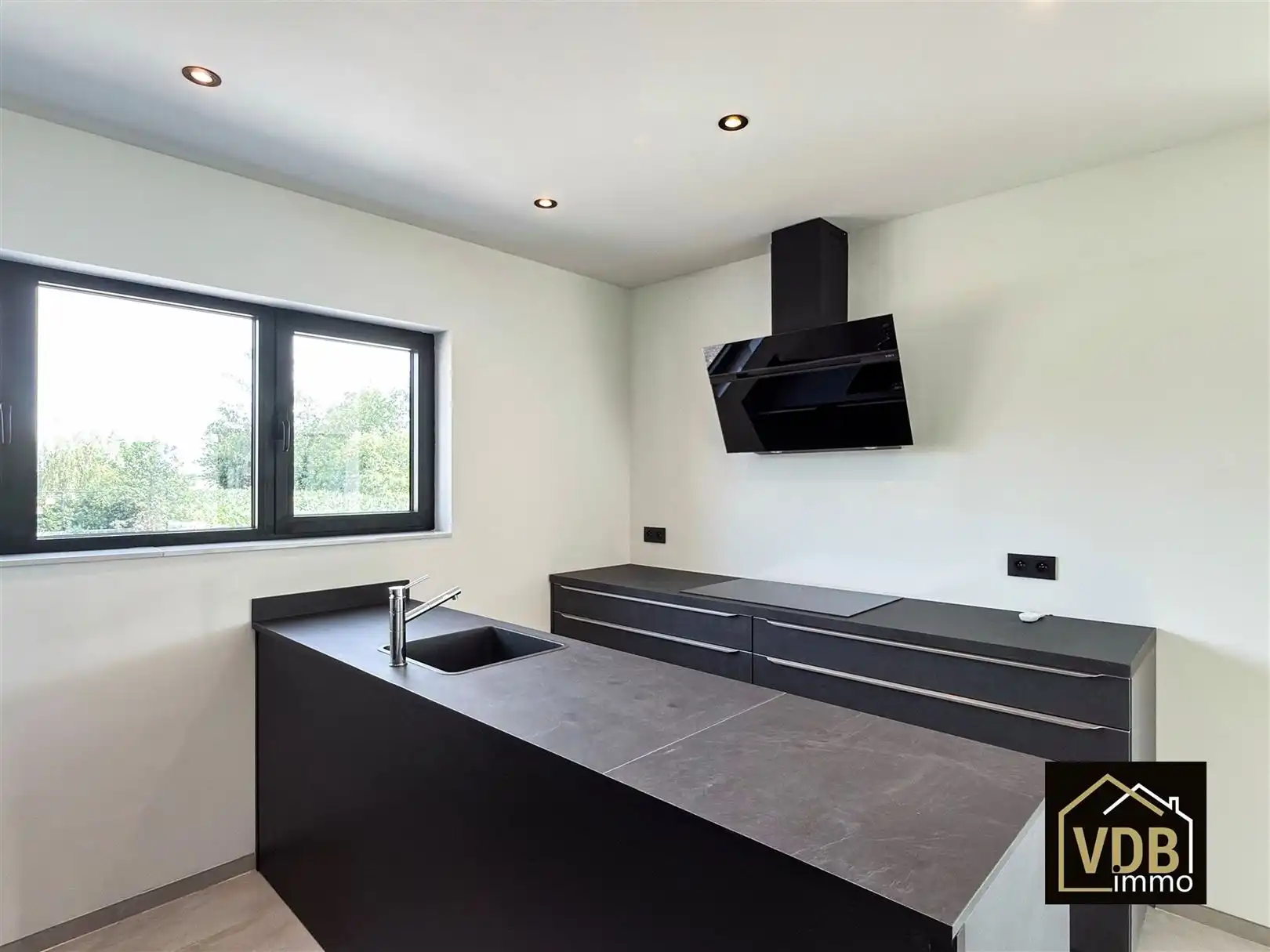 Een knus gerenoveerde woning met 3 slaapkamers en tuin foto 25