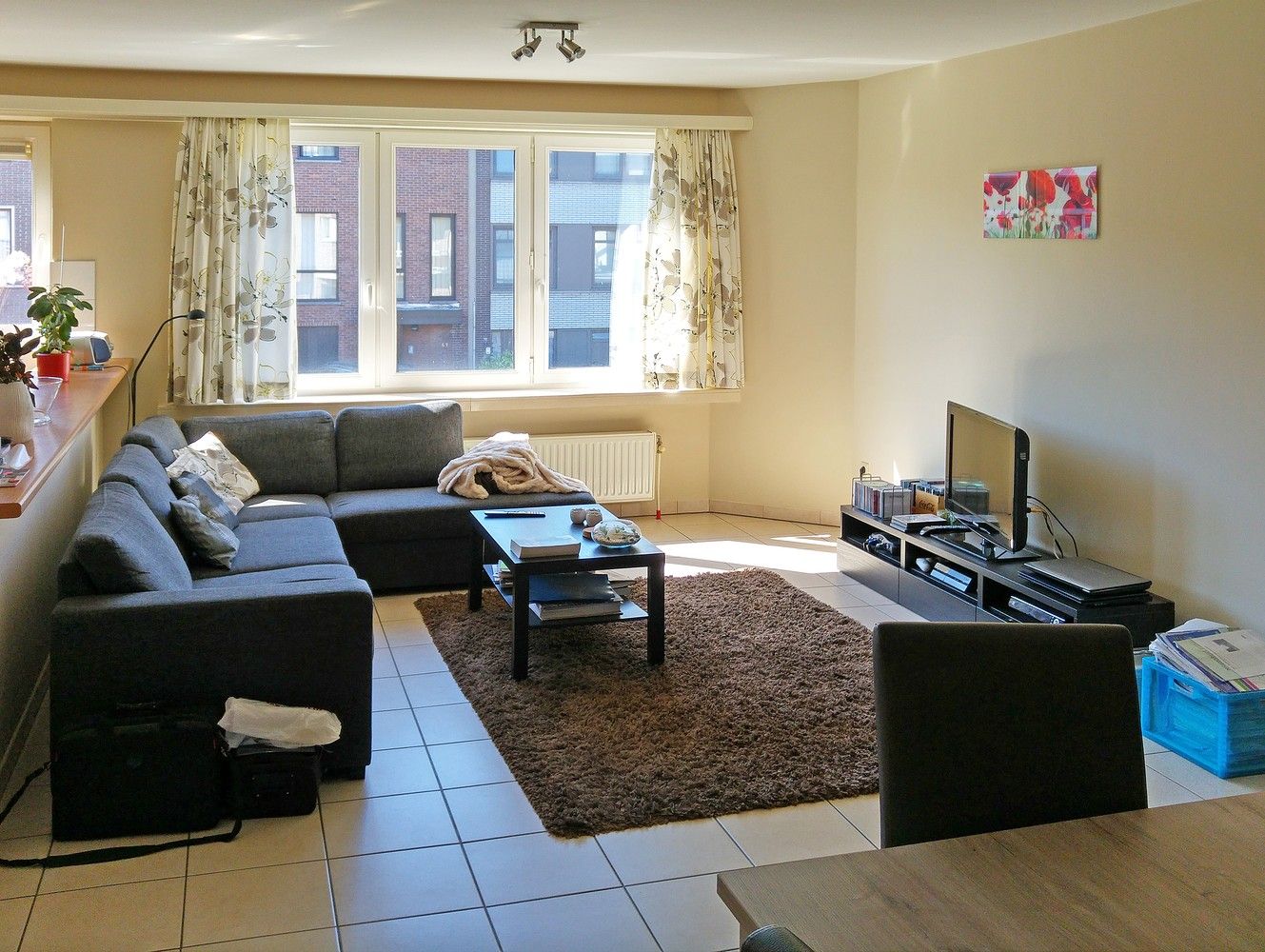 Verzorgd appartement met twee slaapkamers en terras te Wijnegem! foto 2