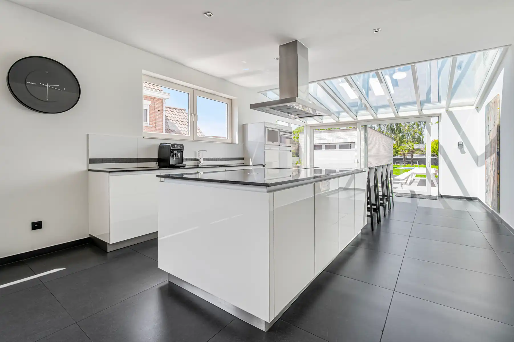 ruime woning met 7 slaapkamers, garage en prachtige tuin foto 6