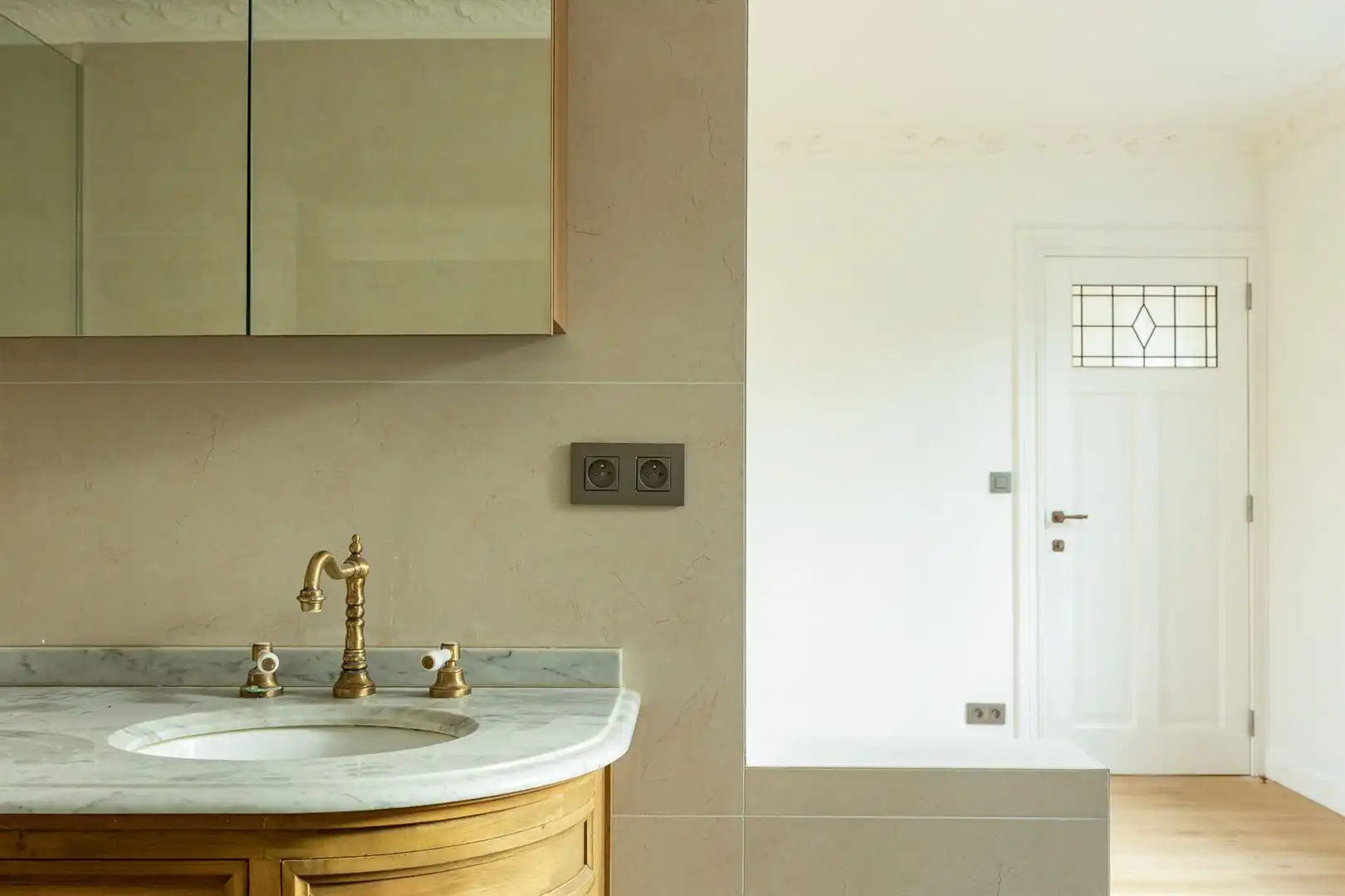 State-of-the-art villa tussen eeuwenoude bomen foto 20